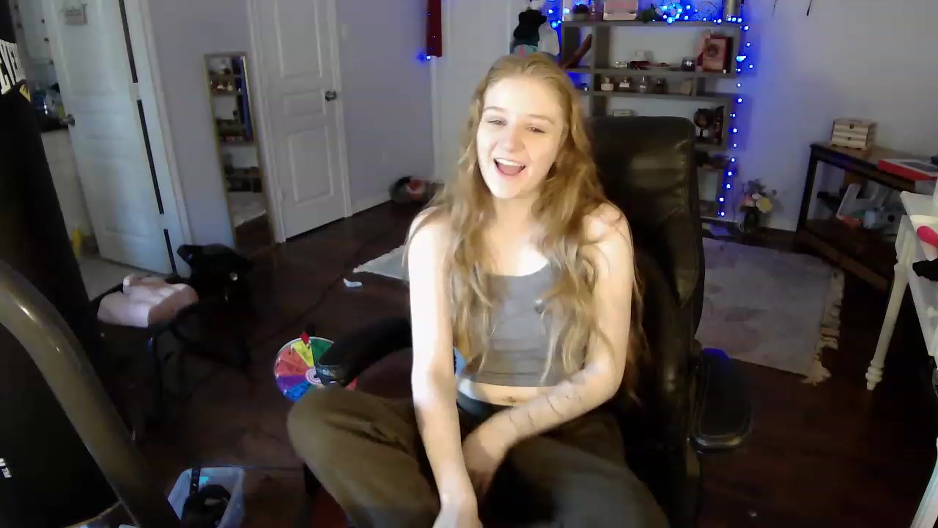 Gallery image thumbnail from Bunnydathug's myfreecams stream on, 04/17/2023, 18:17 image 17 of 20