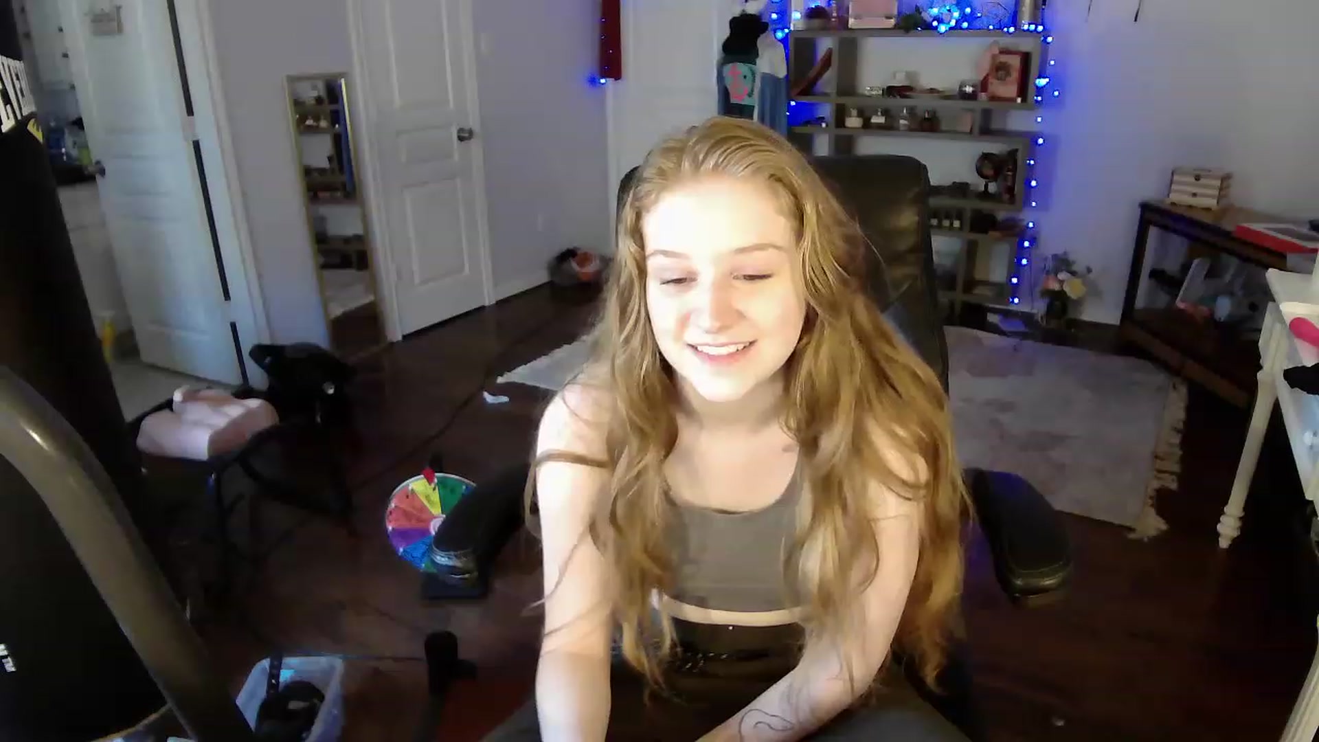 Gallery image thumbnail from Bunnydathug's myfreecams stream on, 04/17/2023, 18:17 image 19 of 20