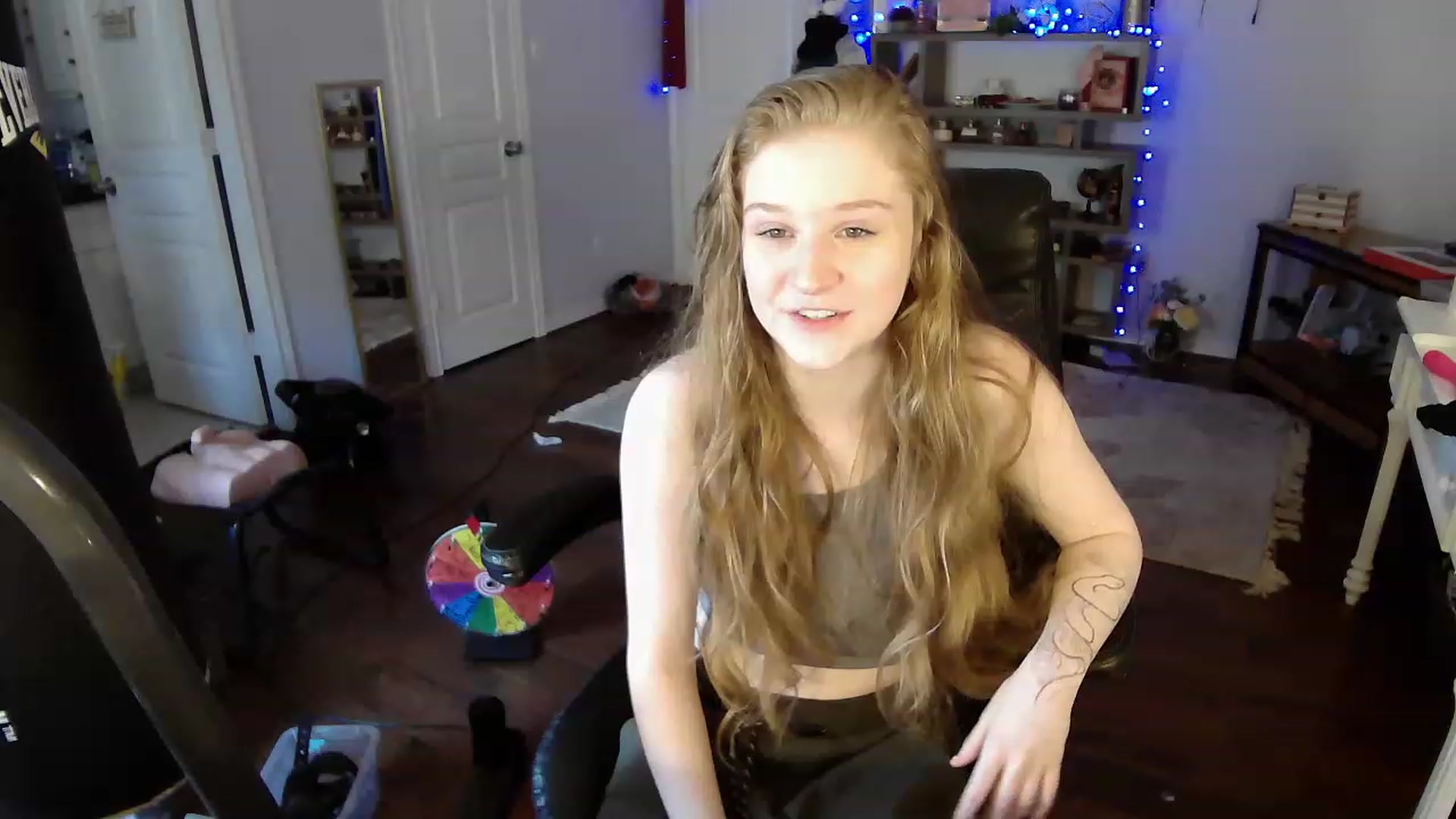 Gallery image thumbnail from Bunnydathug's myfreecams stream on, 04/17/2023, 18:17 image 8 of 20