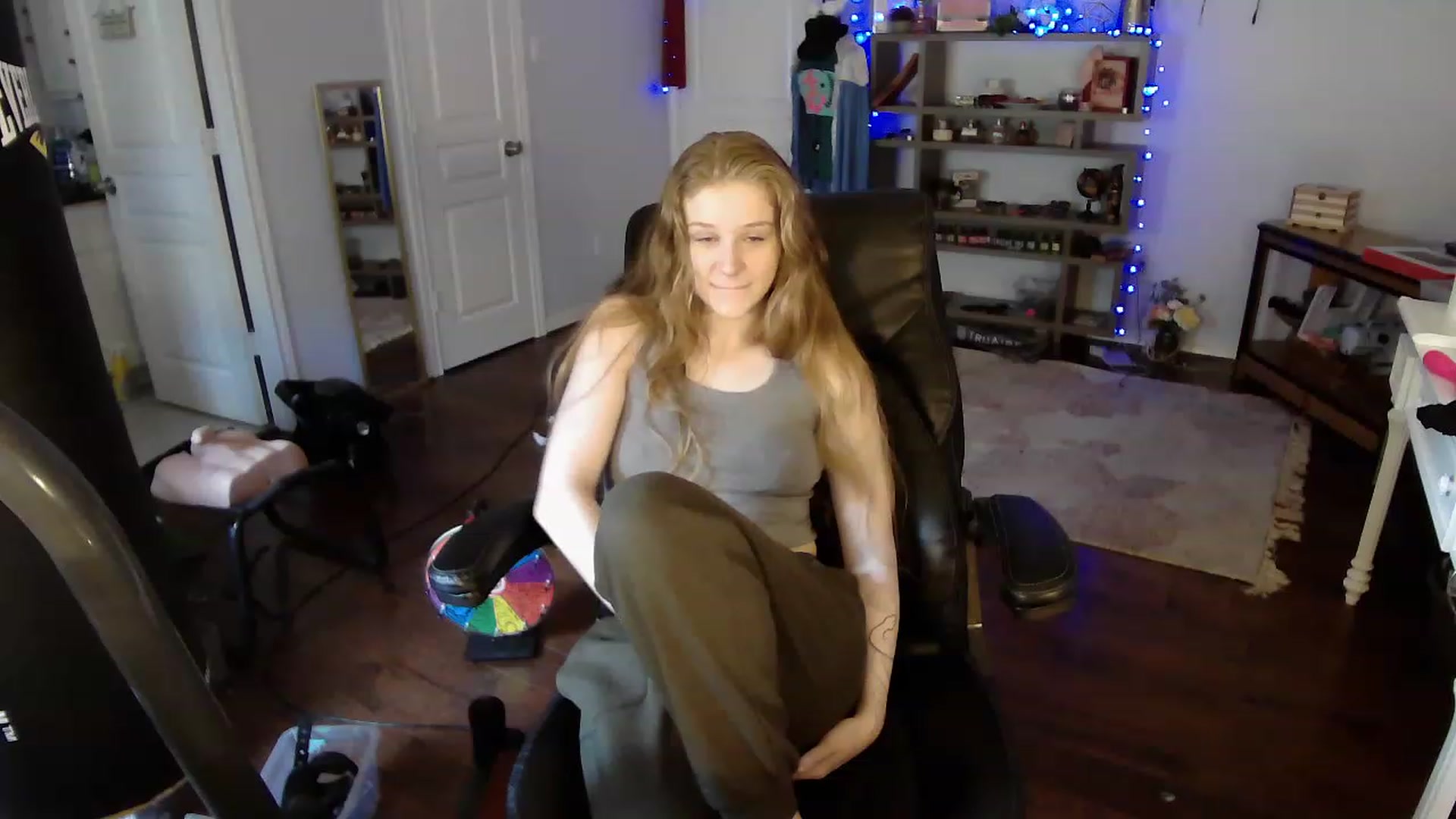 Gallery image thumbnail from Bunnydathug's myfreecams stream on, 04/17/2023, 18:17 image 14 of 20