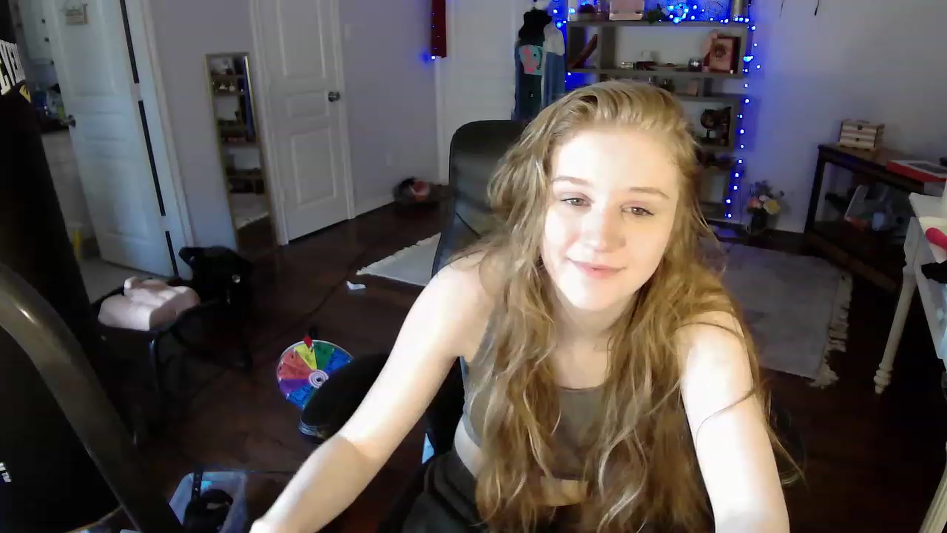 Gallery image thumbnail from Bunnydathug's myfreecams stream on, 04/17/2023, 18:17 image 4 of 20