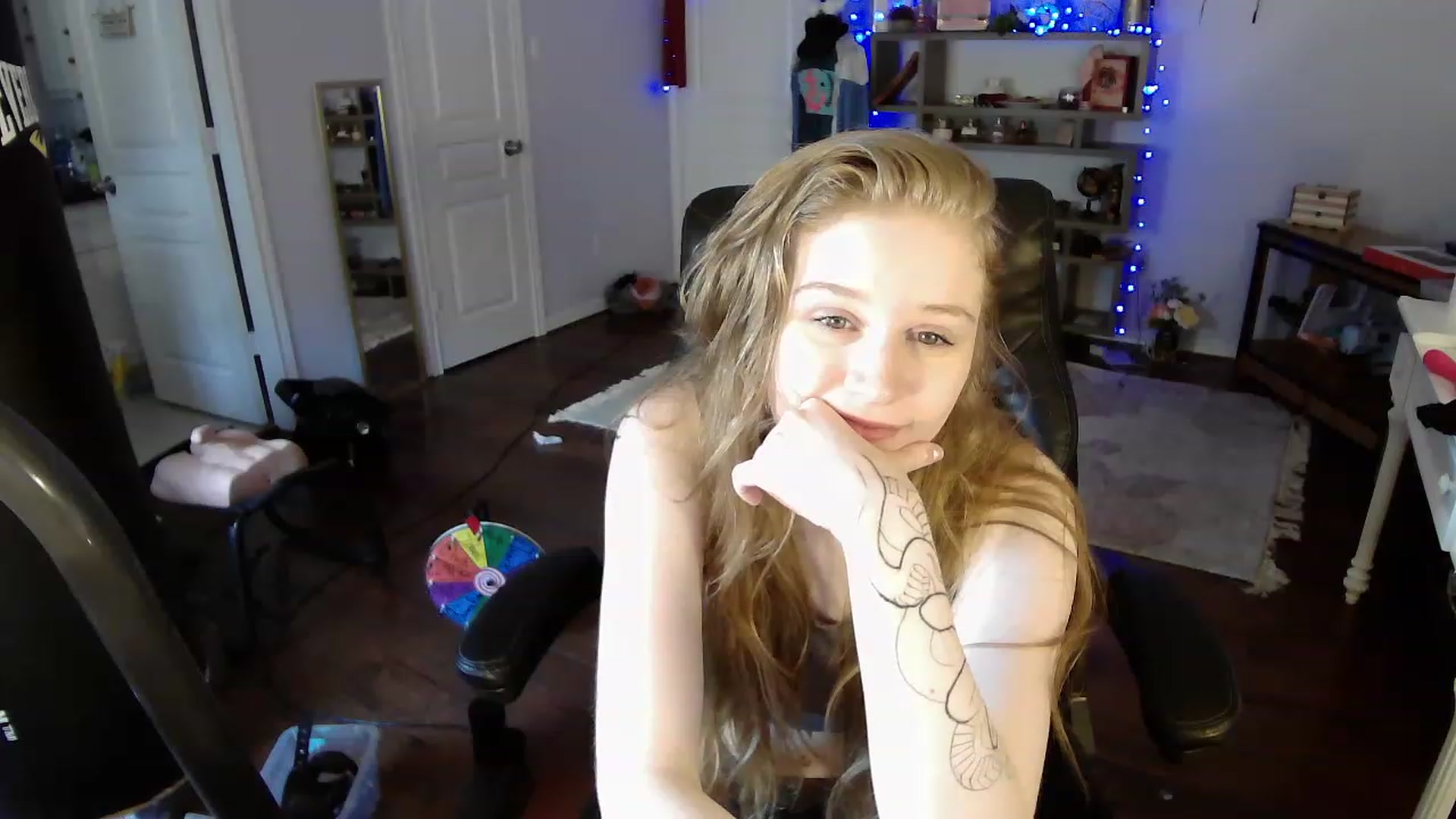 Gallery image thumbnail from Bunnydathug's myfreecams stream on, 04/17/2023, 18:17 image 3 of 20