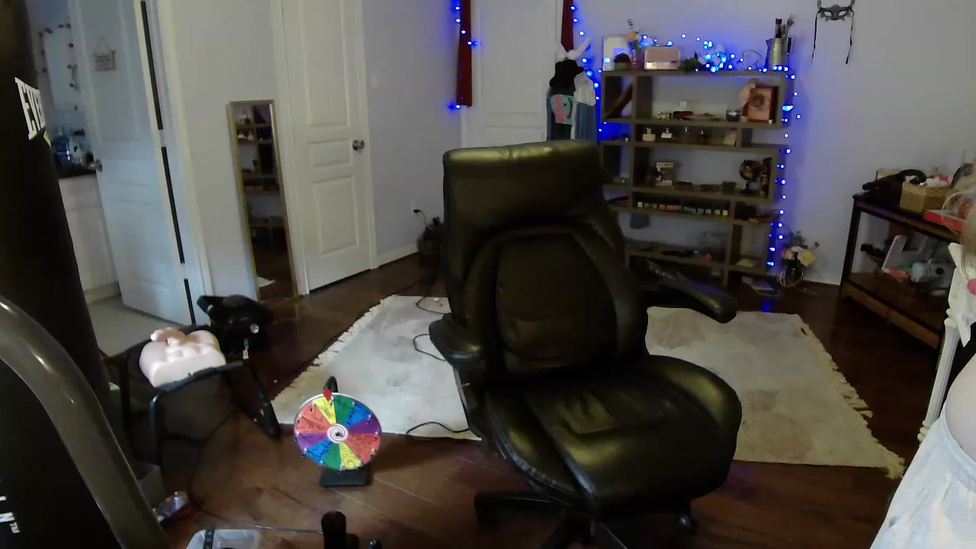 Gallery image thumbnail from Bunnydathug's myfreecams stream on, 04/18/2023, 17:17 image 17 of 20