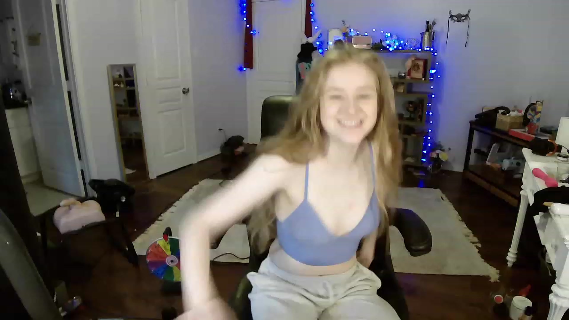 Gallery image thumbnail from Bunnydathug's myfreecams stream on, 04/18/2023, 17:17 image 1 of 20