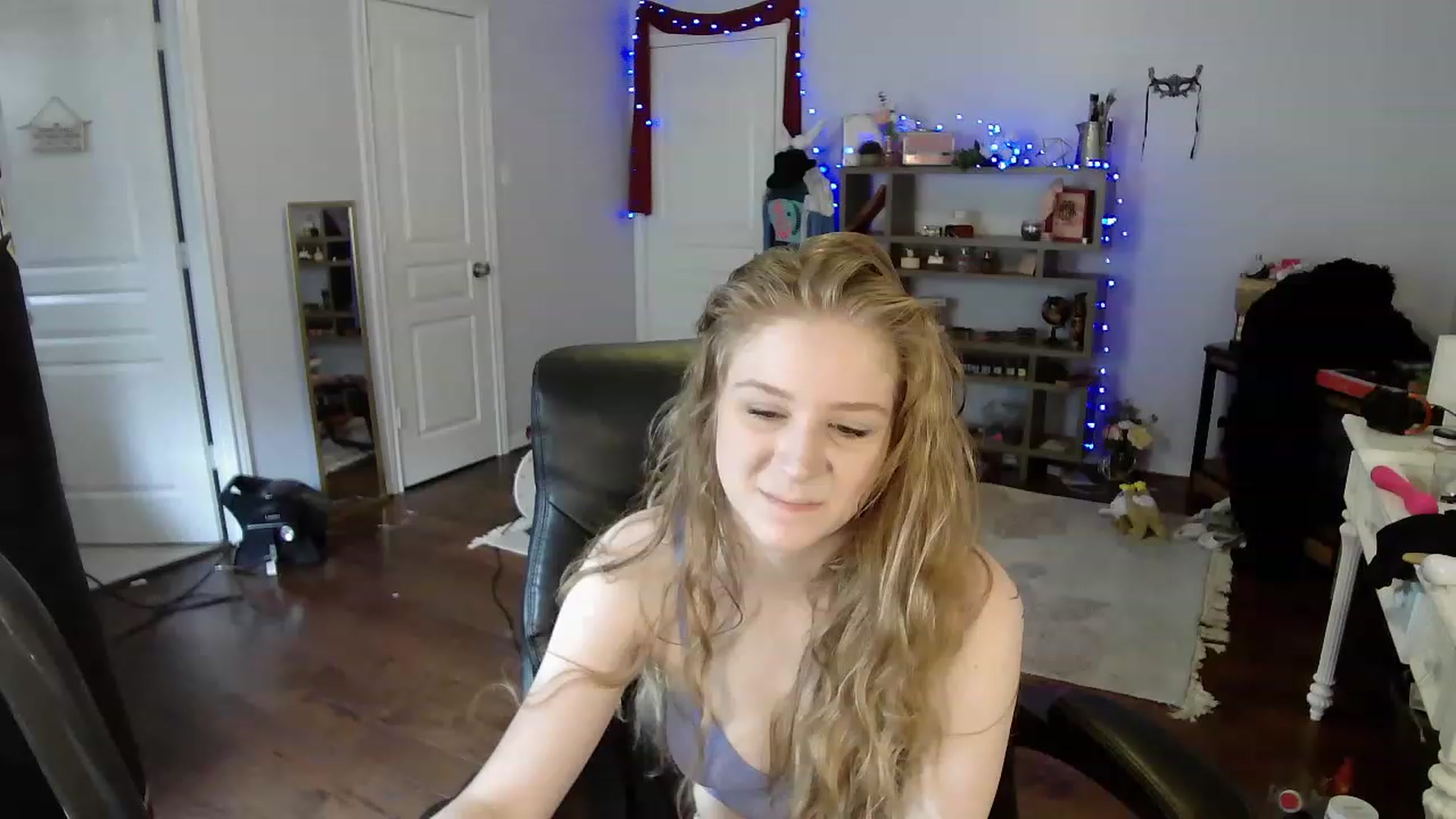 Gallery image thumbnail from Bunnydathug's myfreecams stream on, 04/18/2023, 21:04 image 1 of 20