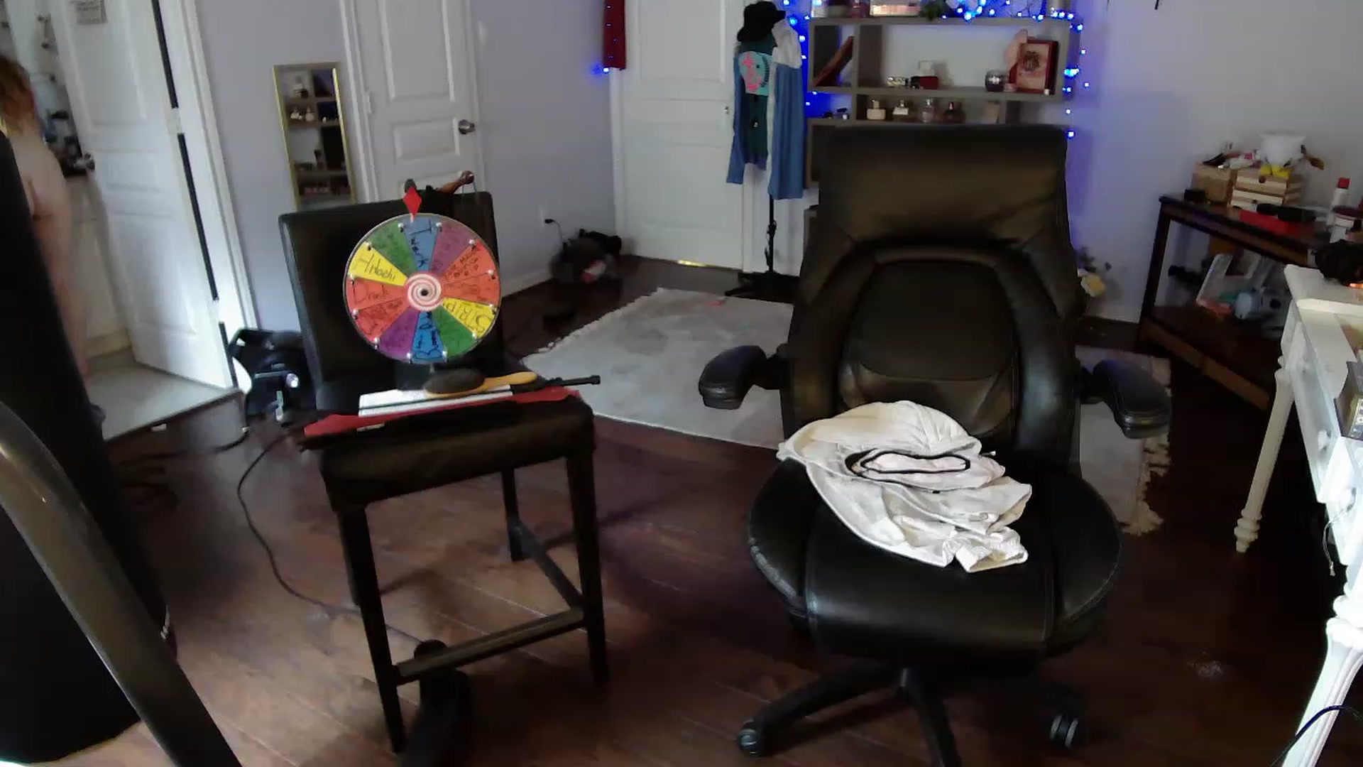 Gallery image thumbnail from Bunnydathug's myfreecams stream on, 04/19/2023, 18:22 image 15 of 20