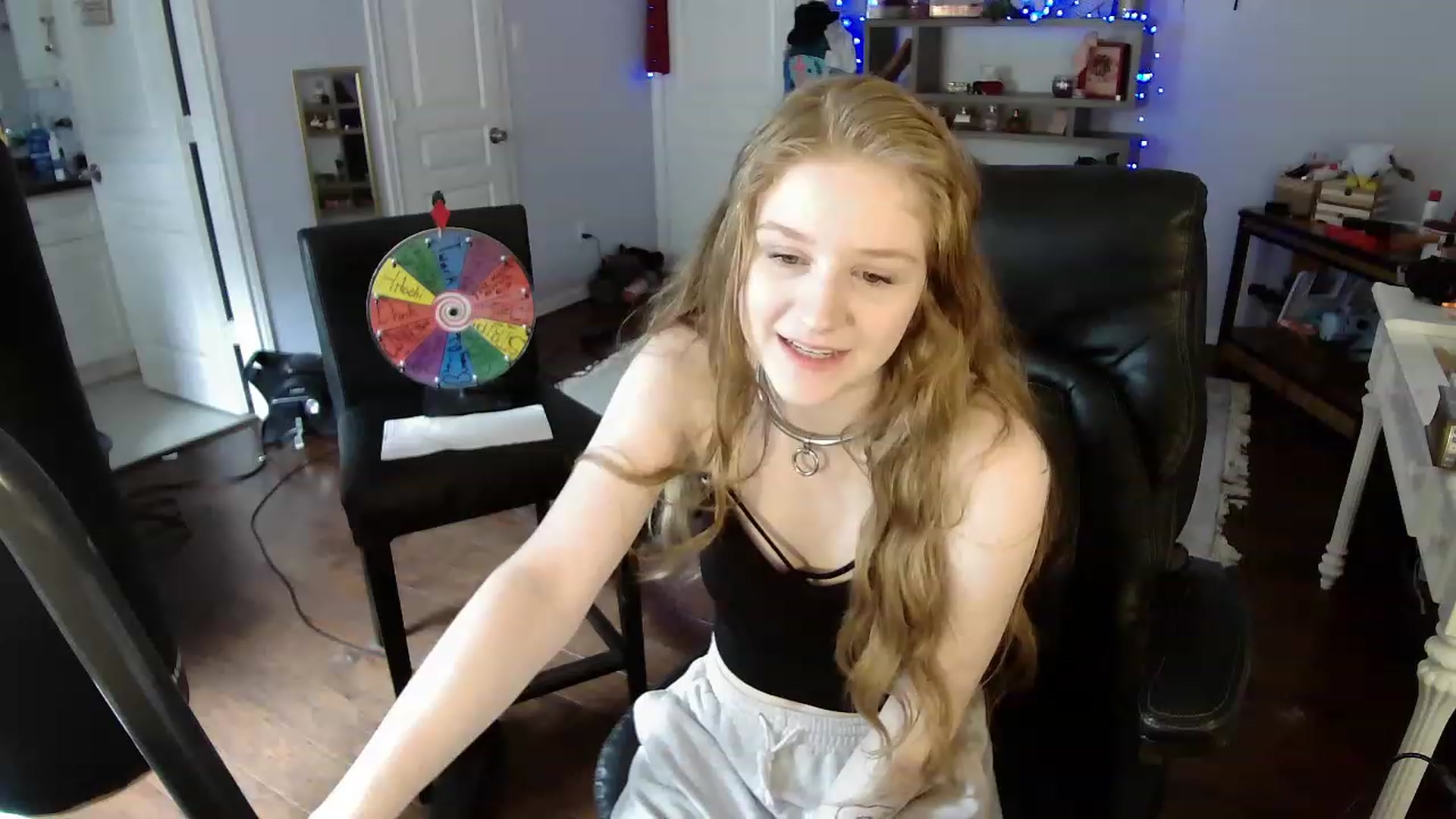 Gallery image thumbnail from Bunnydathug's myfreecams stream on, 04/19/2023, 18:22 image 10 of 20