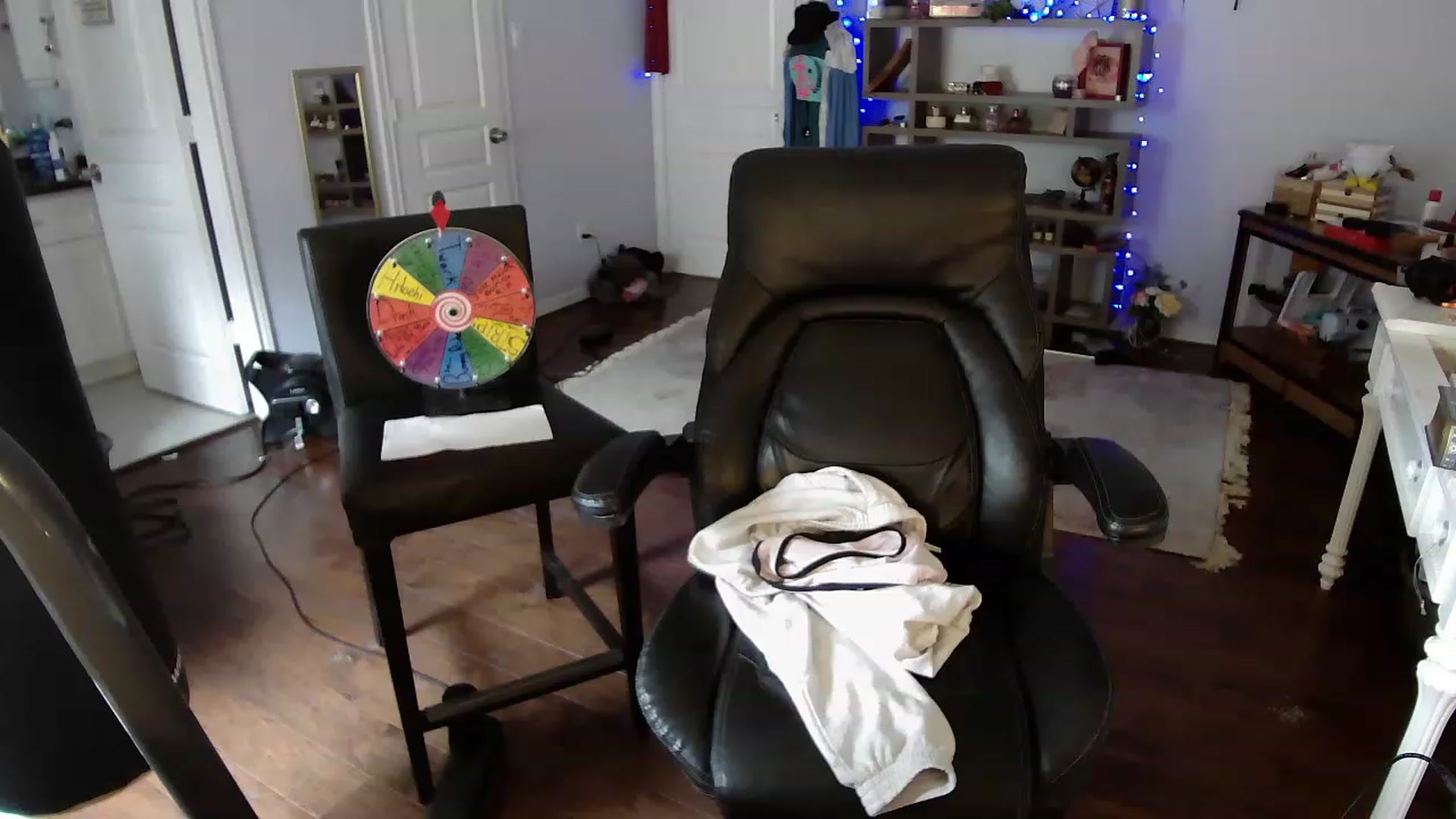 Gallery image thumbnail from Bunnydathug's myfreecams stream on, 04/19/2023, 18:22 image 12 of 20