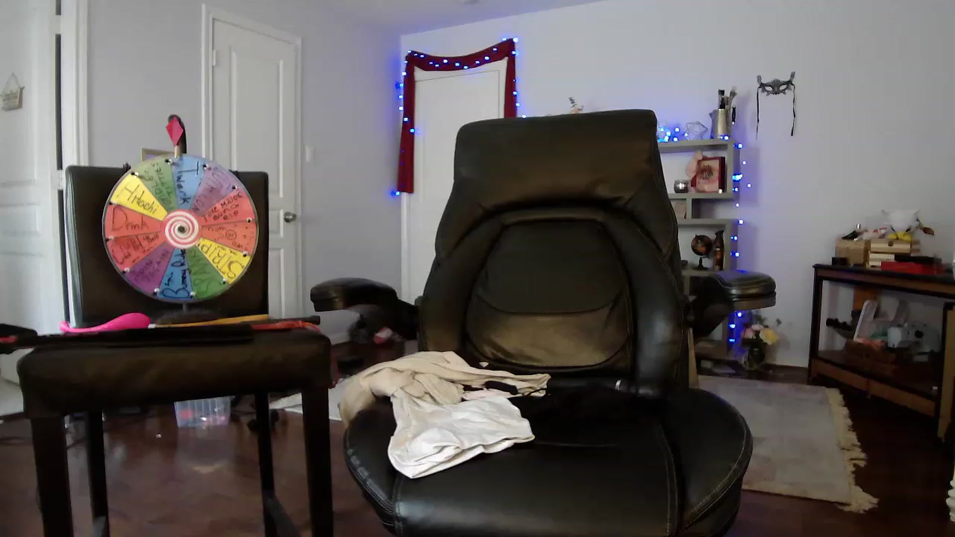 Gallery image thumbnail from Bunnydathug's myfreecams stream on, 04/19/2023, 19:59 image 6 of 20