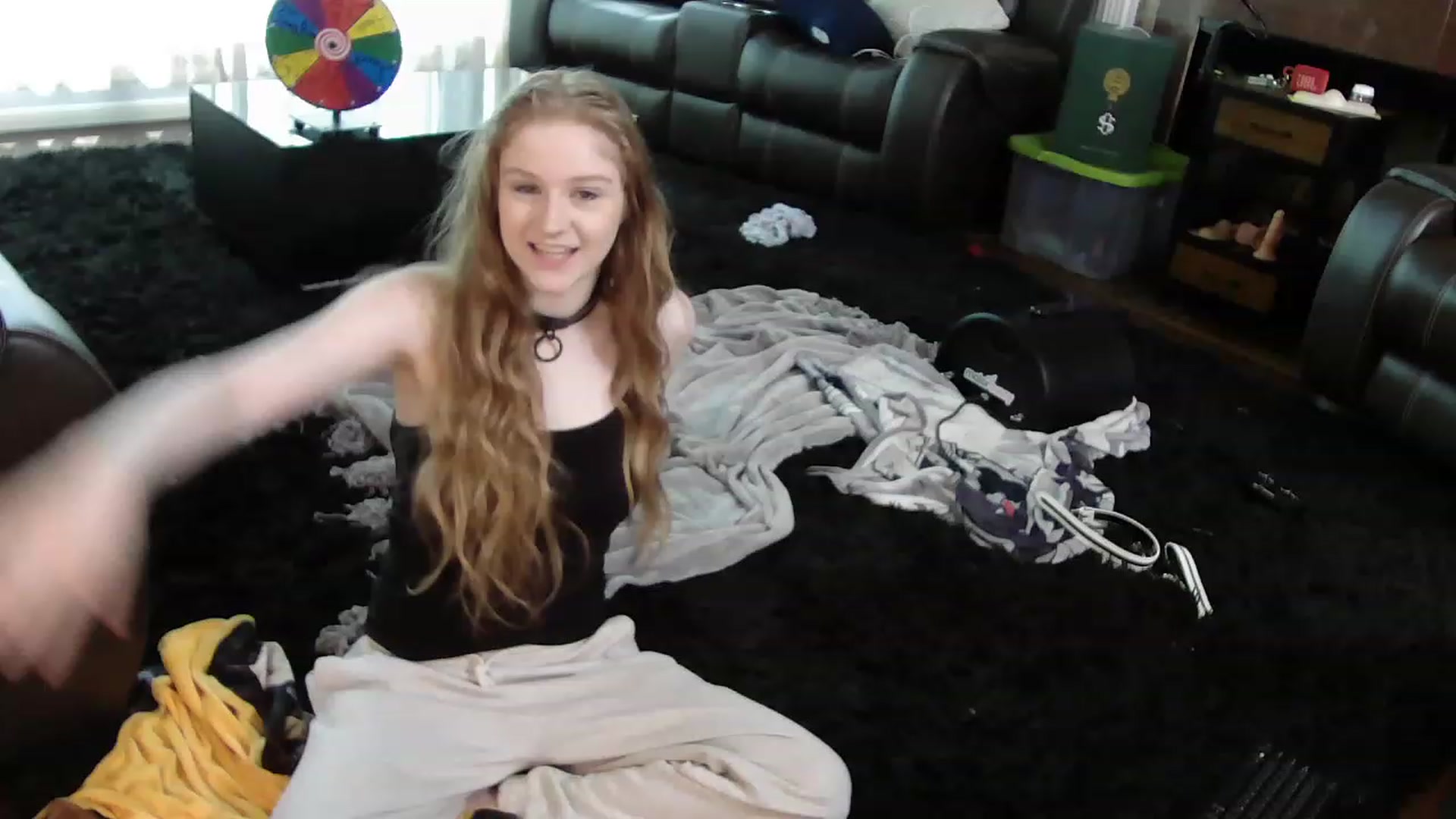 Gallery image thumbnail from Bunnydathug's myfreecams stream on, 04/21/2023, 19:17 image 14 of 20