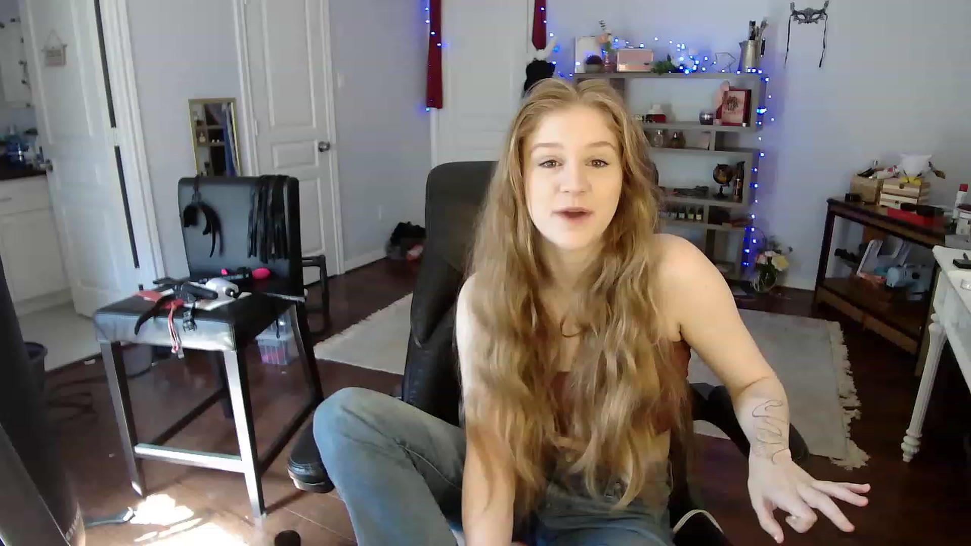 Gallery image thumbnail from Bunnydathug's myfreecams stream on, 04/22/2023, 19:19 image 1 of 20