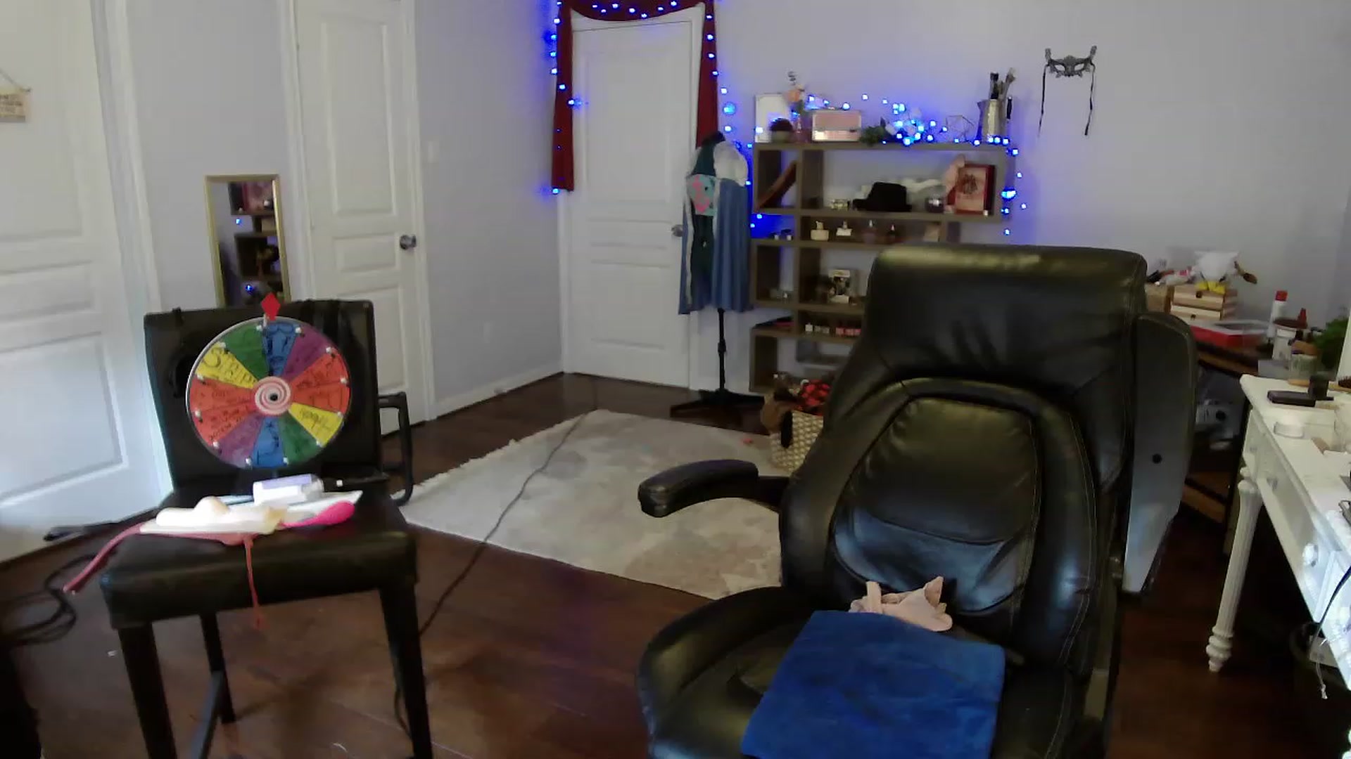Gallery image thumbnail from Bunnydathug's myfreecams stream on, 04/25/2023, 18:12 image 17 of 20