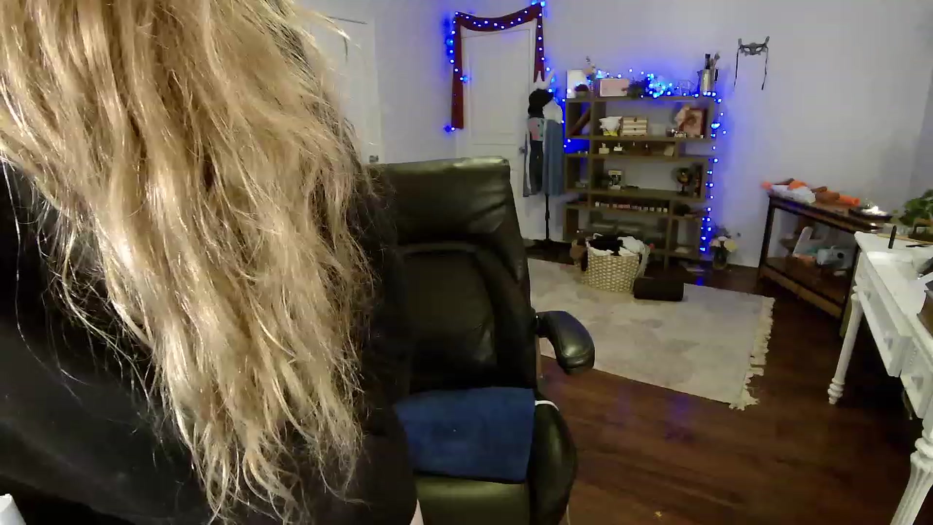 Gallery image thumbnail from Bunnydathug's myfreecams stream on, 04/25/2023, 21:01 image 7 of 20