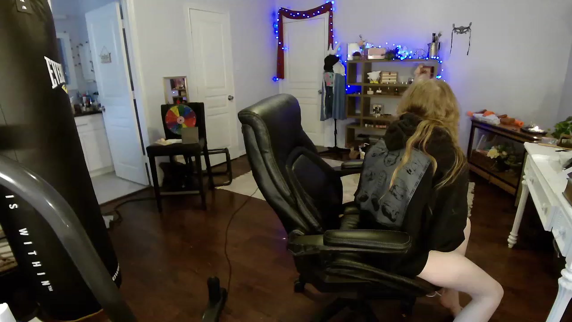 Gallery image thumbnail from Bunnydathug's myfreecams stream on, 04/25/2023, 21:01 image 18 of 20