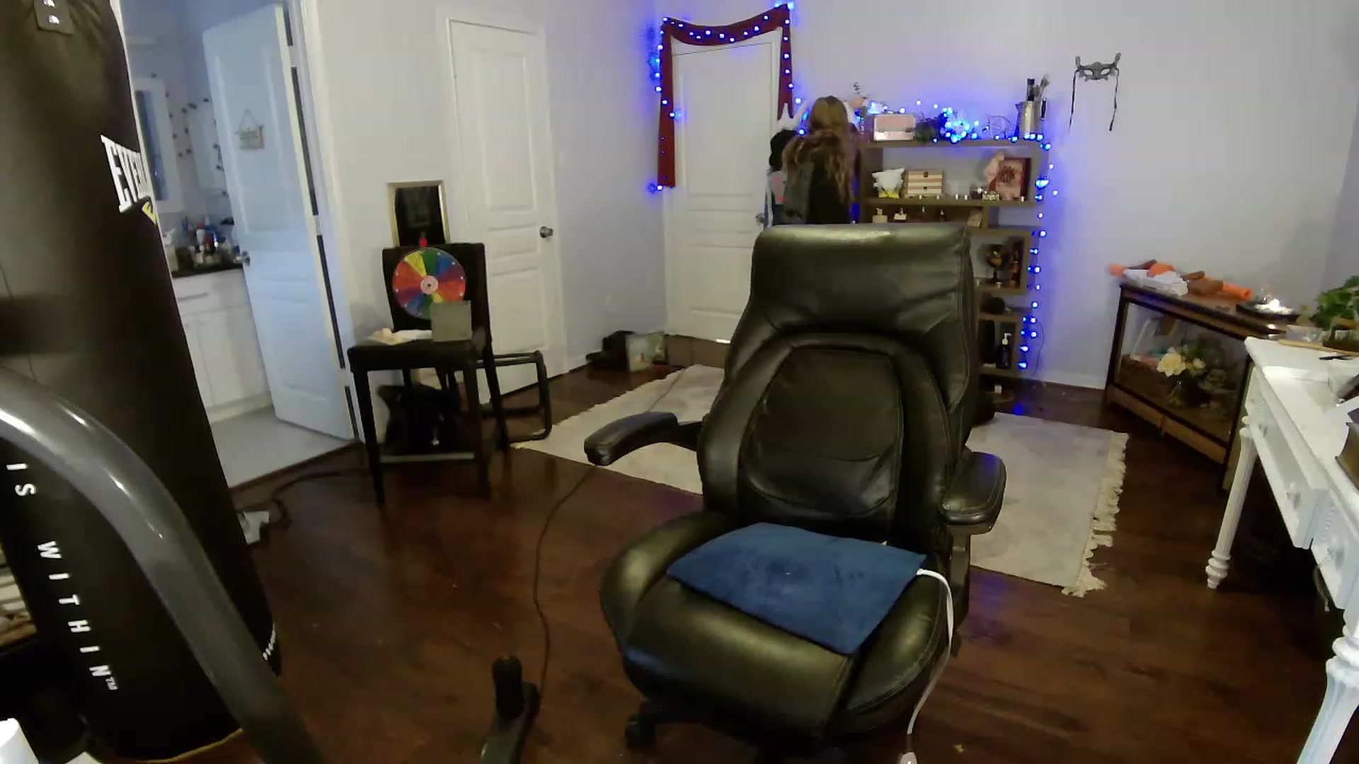 Gallery image thumbnail from Bunnydathug's myfreecams stream on, 04/25/2023, 21:01 image 12 of 20