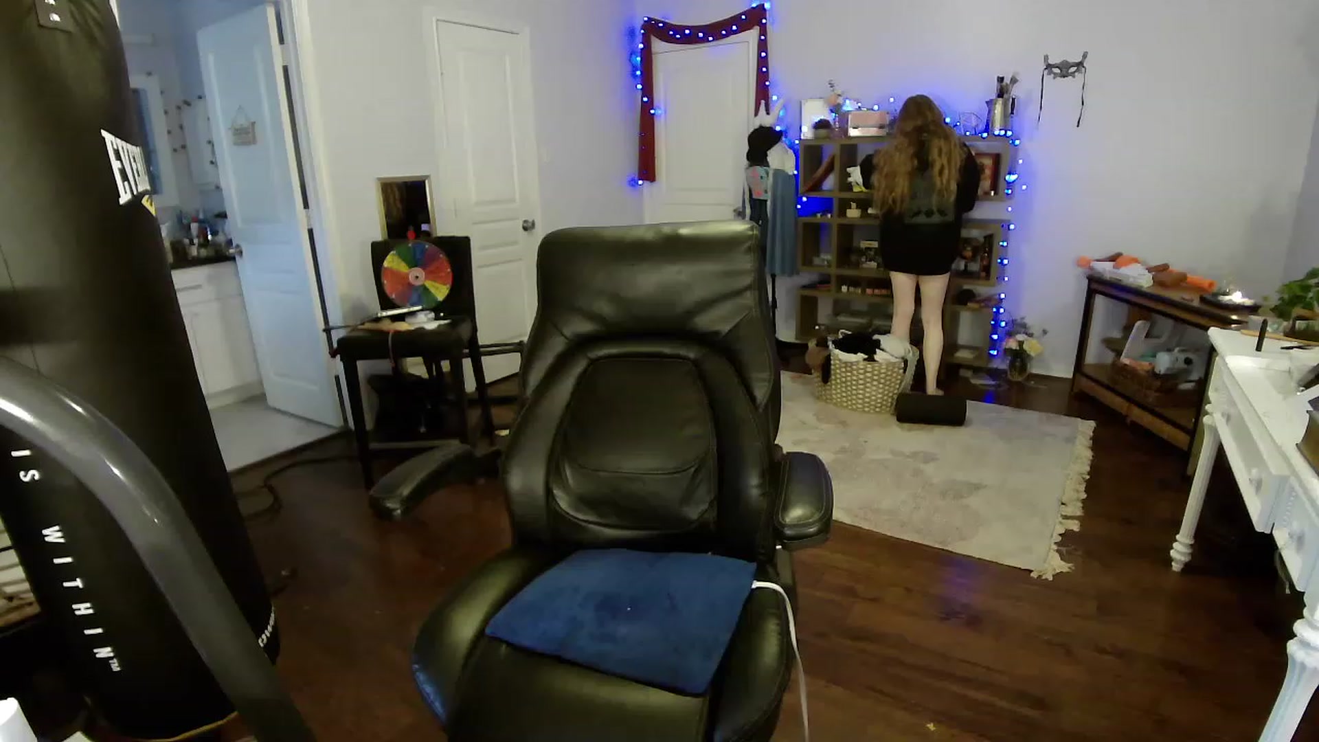 Gallery image thumbnail from Bunnydathug's myfreecams stream on, 04/25/2023, 21:01 image 6 of 20
