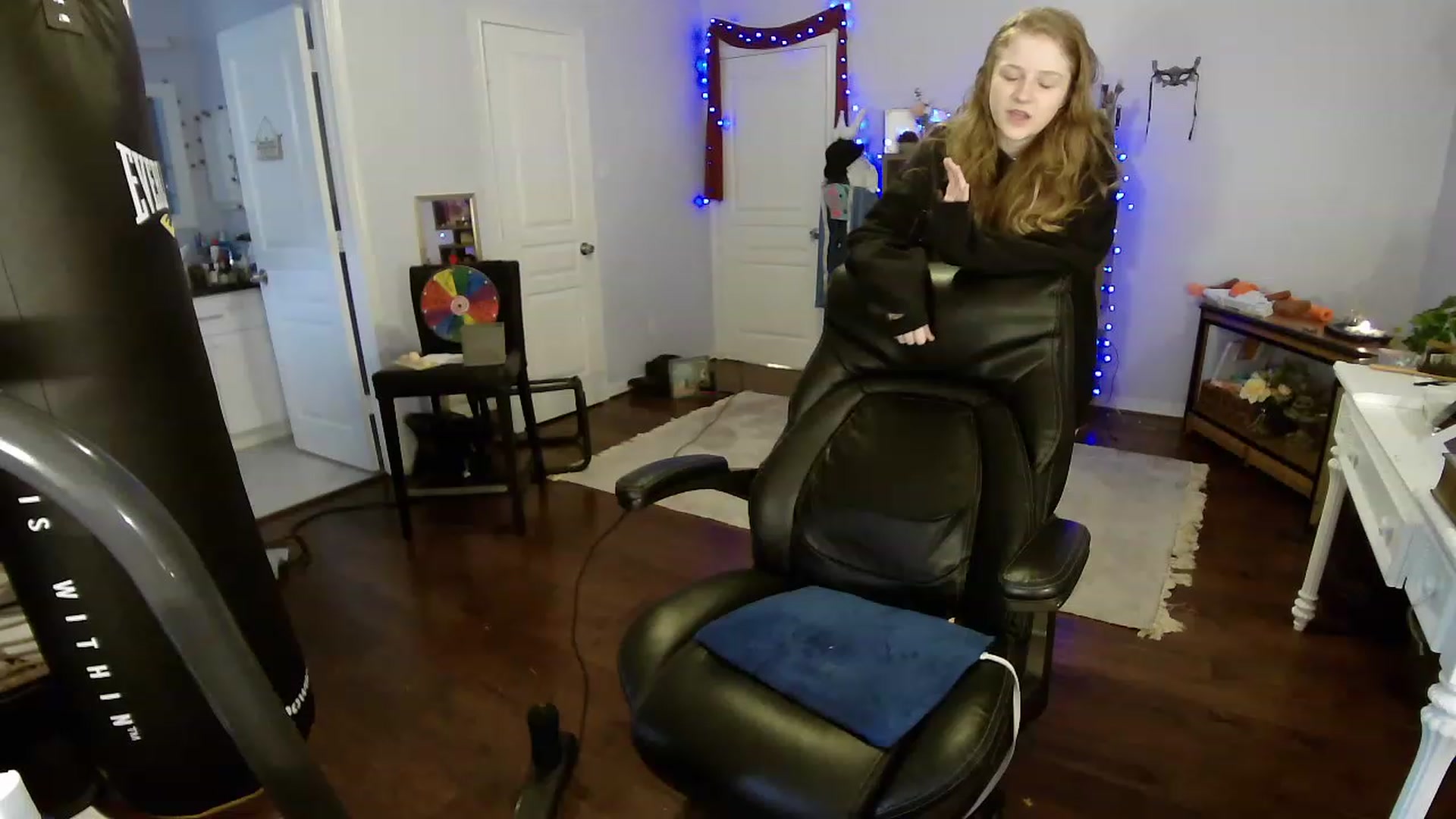 Gallery image thumbnail from Bunnydathug's myfreecams stream on, 04/25/2023, 21:01 image 14 of 20