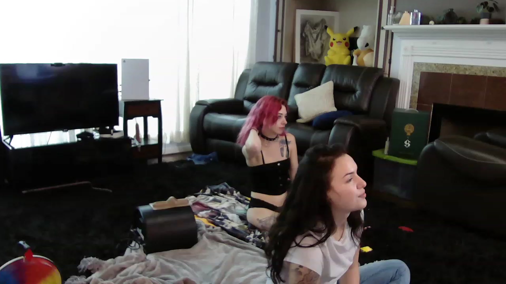 Gallery image thumbnail from Bunnydathug's myfreecams stream on, 04/27/2023, 19:51 image 6 of 20