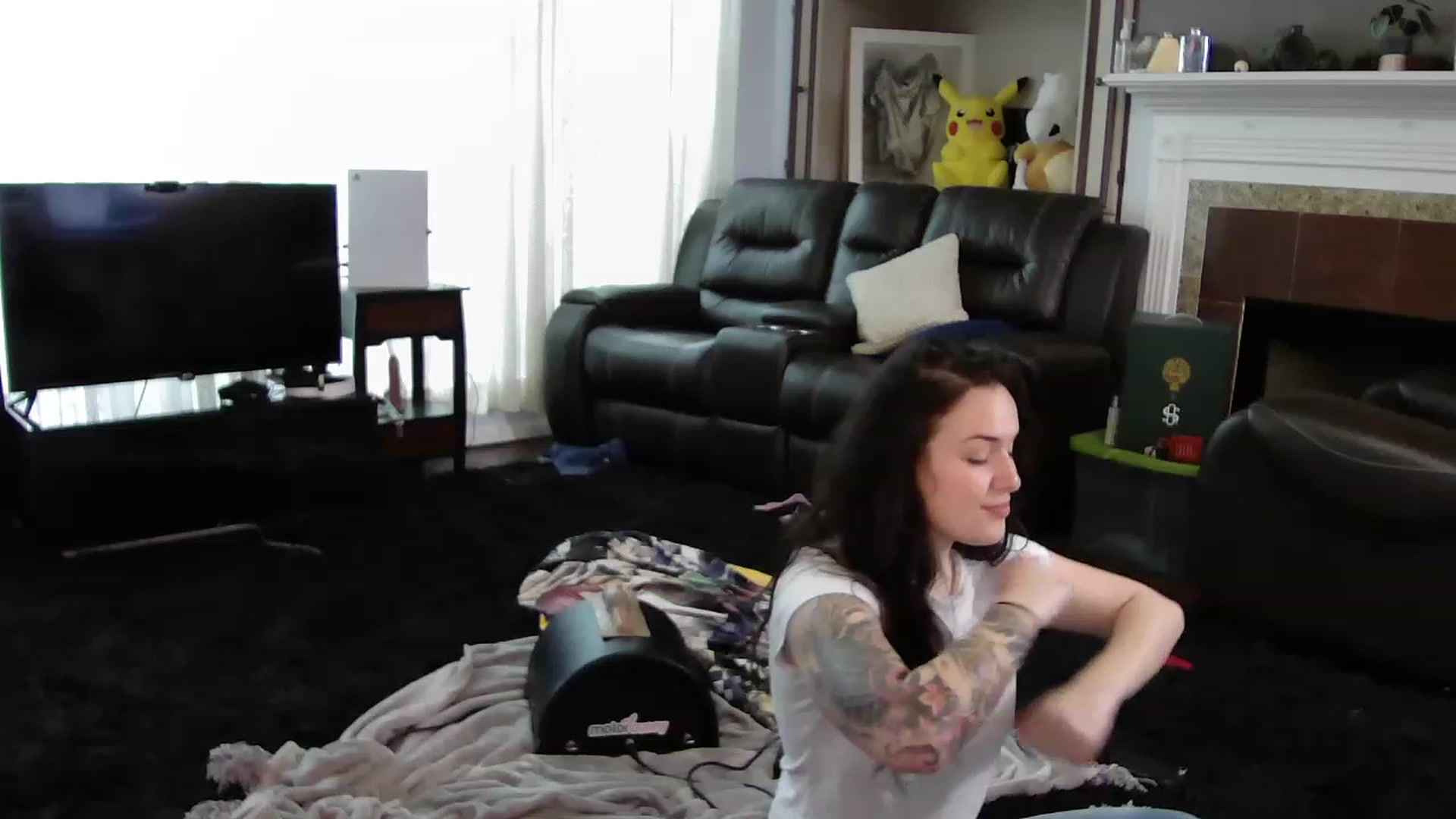 Gallery image thumbnail from Bunnydathug's myfreecams stream on, 04/27/2023, 19:51 image 3 of 20