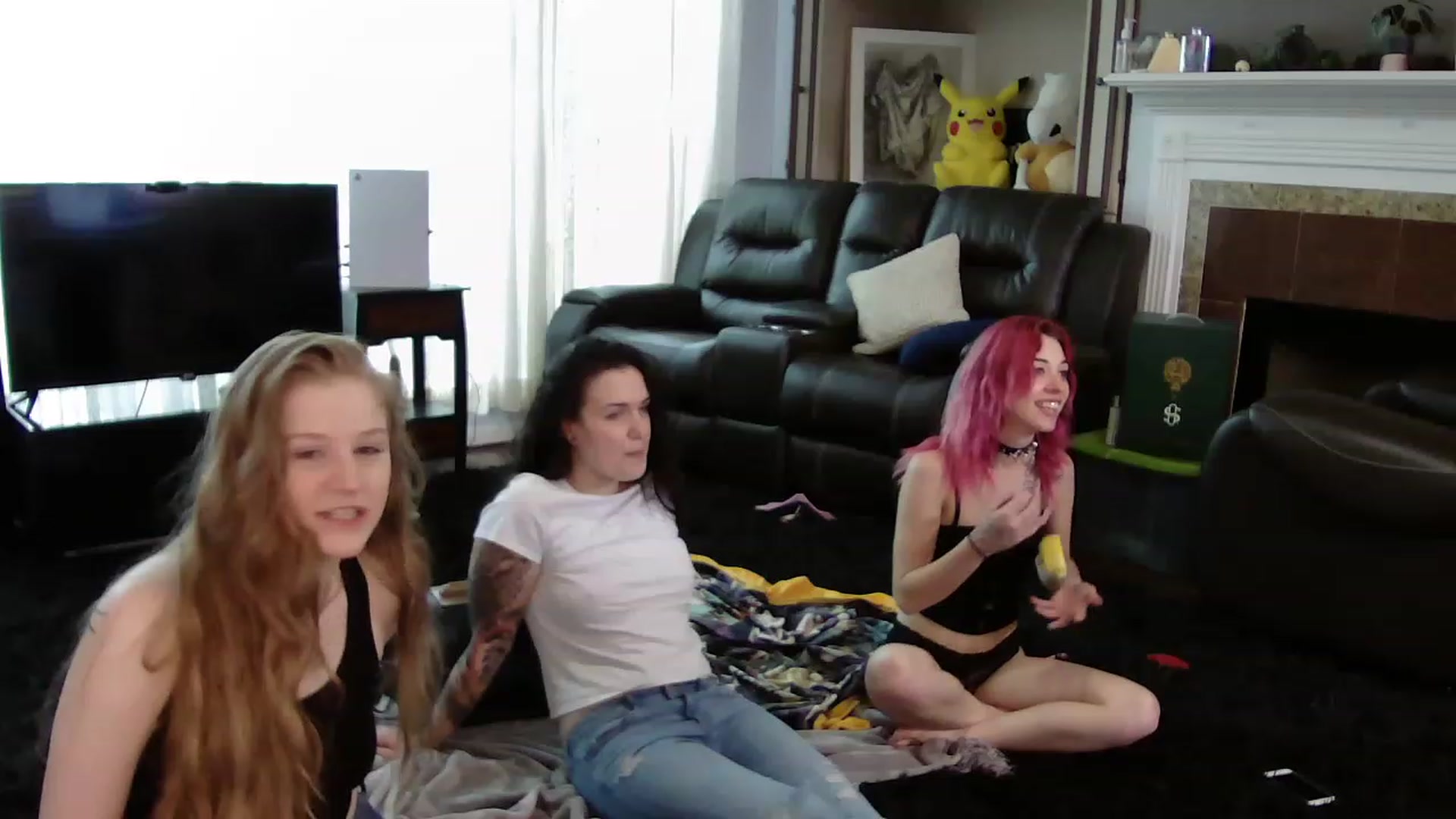 Gallery image thumbnail from Bunnydathug's myfreecams stream on, 04/27/2023, 19:51 image 5 of 20