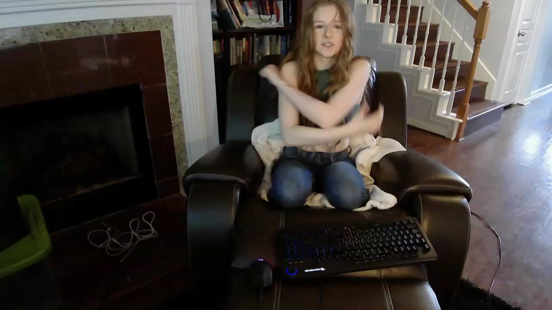Gallery image thumbnail from Bunnydathug's myfreecams stream on, 04/28/2023, 15:47 image 1 of 20