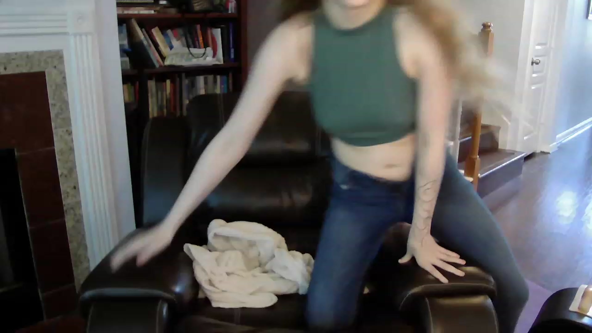 Gallery image thumbnail from Bunnydathug's myfreecams stream on, 04/28/2023, 17:28 image 6 of 20