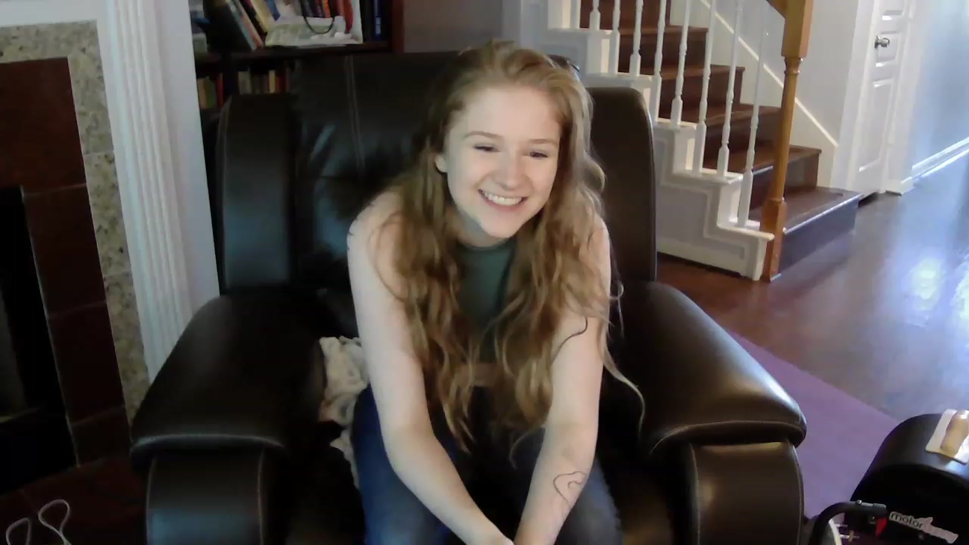 Gallery image thumbnail from Bunnydathug's myfreecams stream on, 04/28/2023, 18:11 image 18 of 20