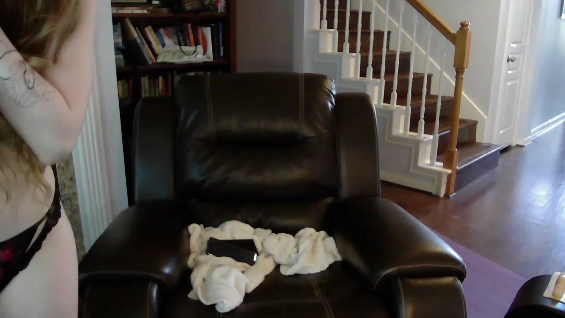 Gallery image thumbnail from Bunnydathug's myfreecams stream on, 04/28/2023, 18:11 image 6 of 20