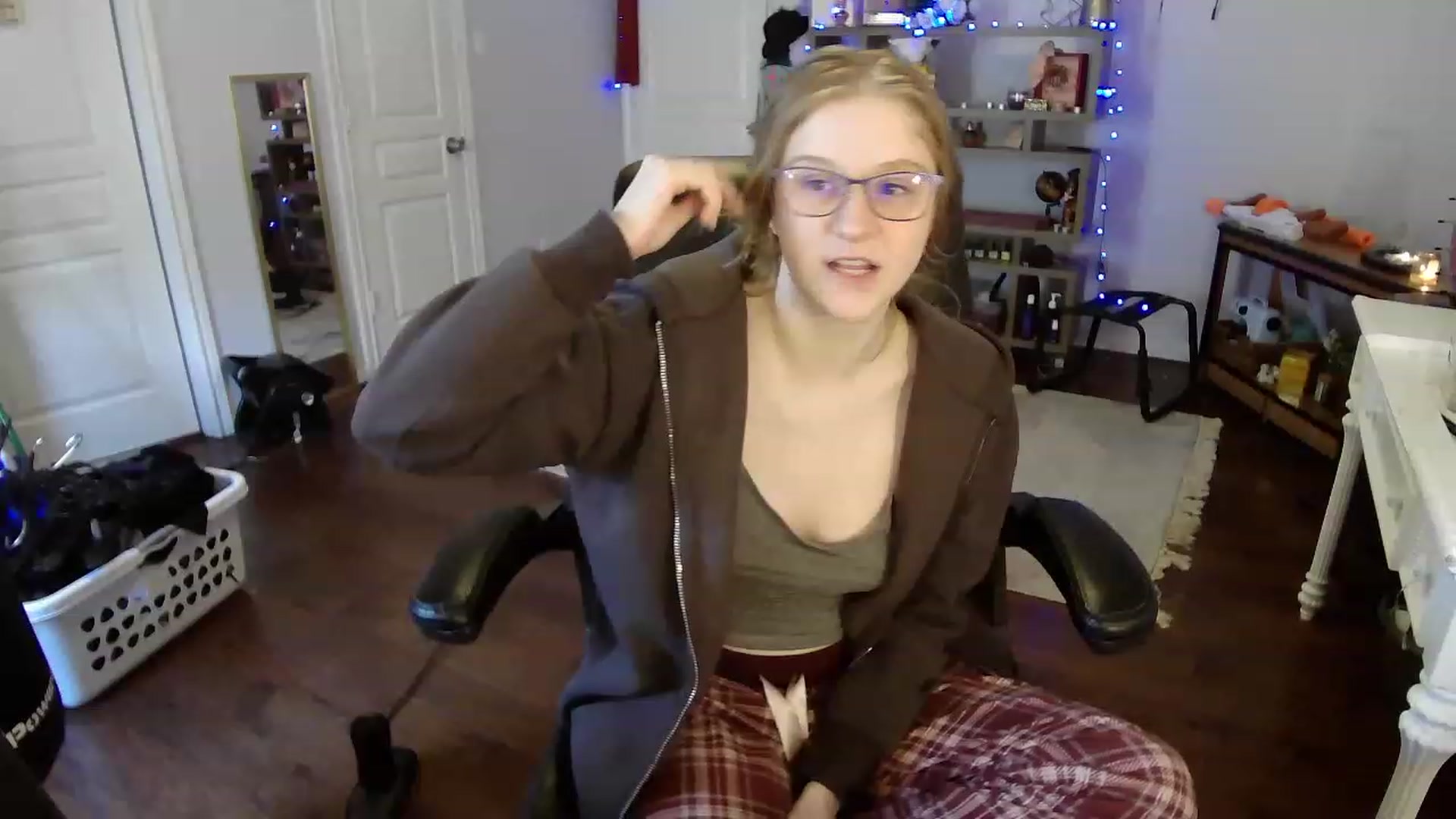 Gallery image thumbnail from Bunnydathug's myfreecams stream on, 05/01/2023, 19:55 image 8 of 20