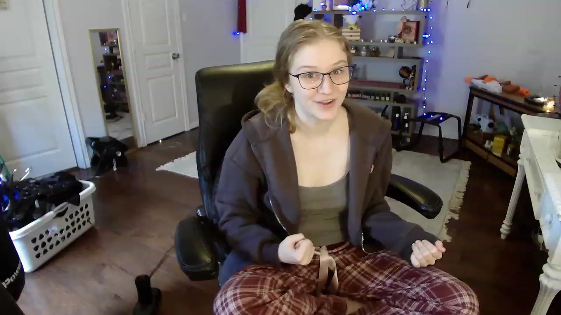 Gallery image thumbnail from Bunnydathug's myfreecams stream on, 05/01/2023, 19:55 image 3 of 20