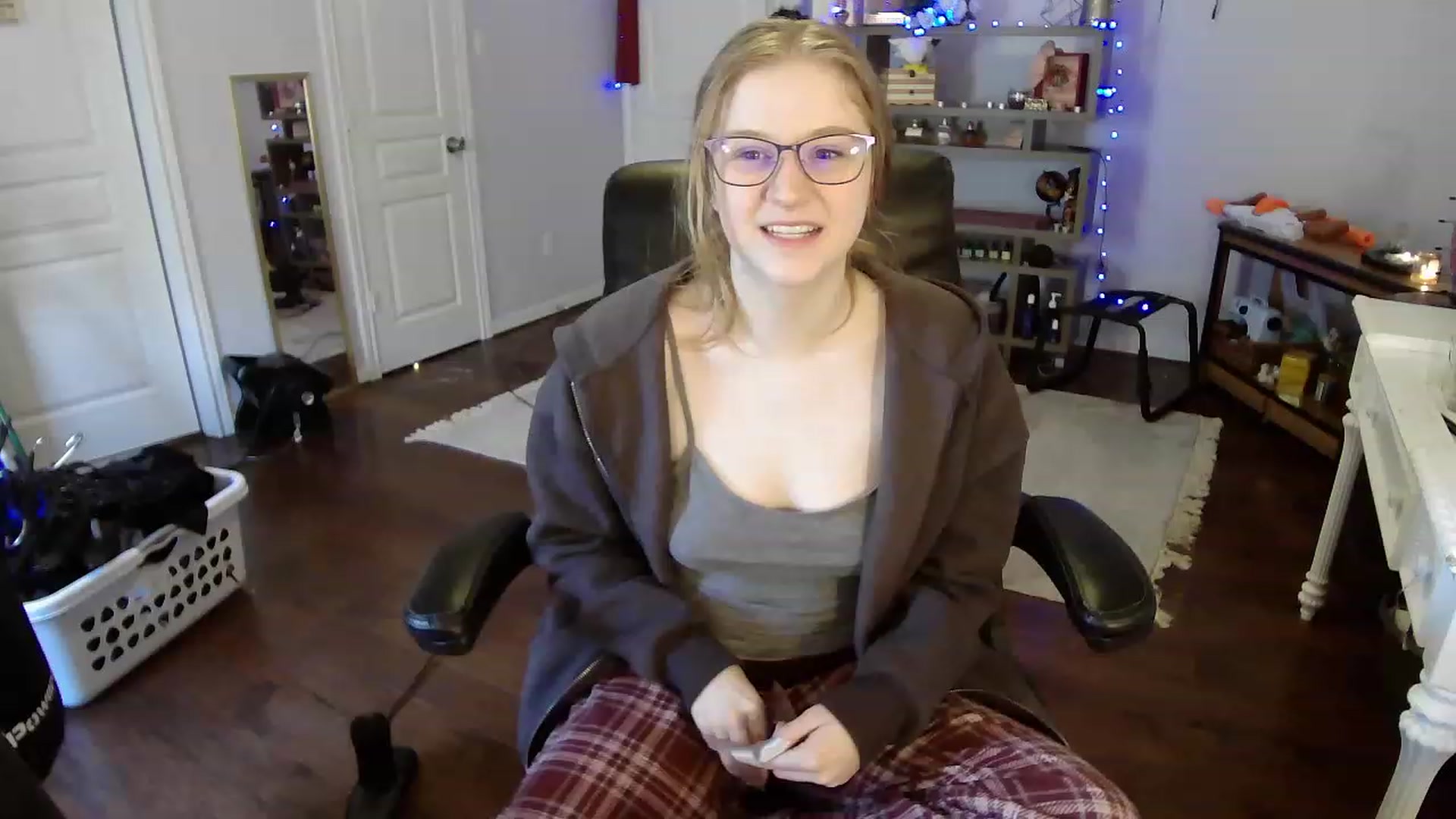 Gallery image thumbnail from Bunnydathug's myfreecams stream on, 05/01/2023, 19:55 image 9 of 20