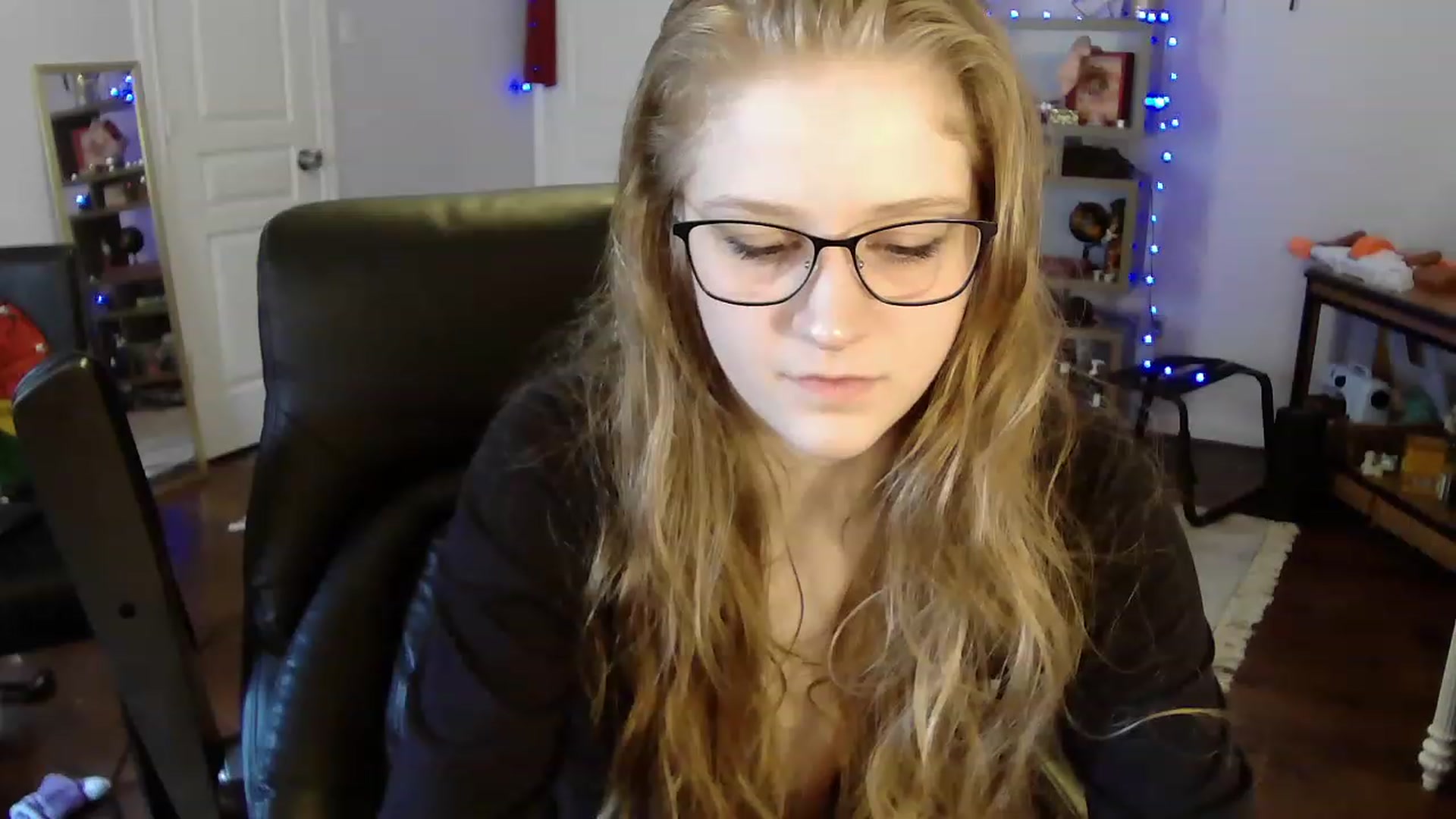 Gallery image thumbnail from Bunnydathug's myfreecams stream on, 05/03/2023, 18:29 image 17 of 20