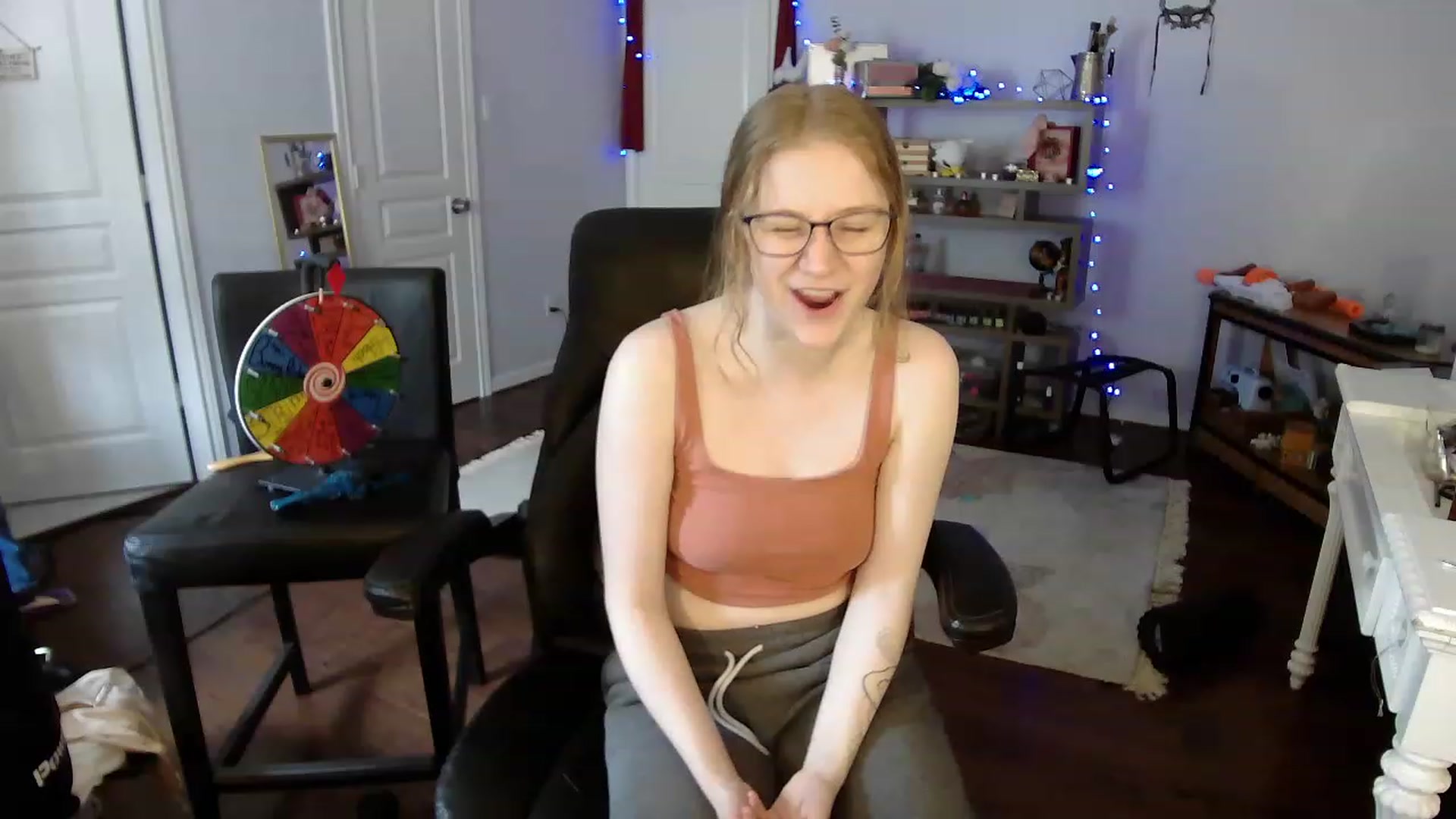 Gallery image thumbnail from Bunnydathug's myfreecams stream on, 05/06/2023, 19:54 image 17 of 20