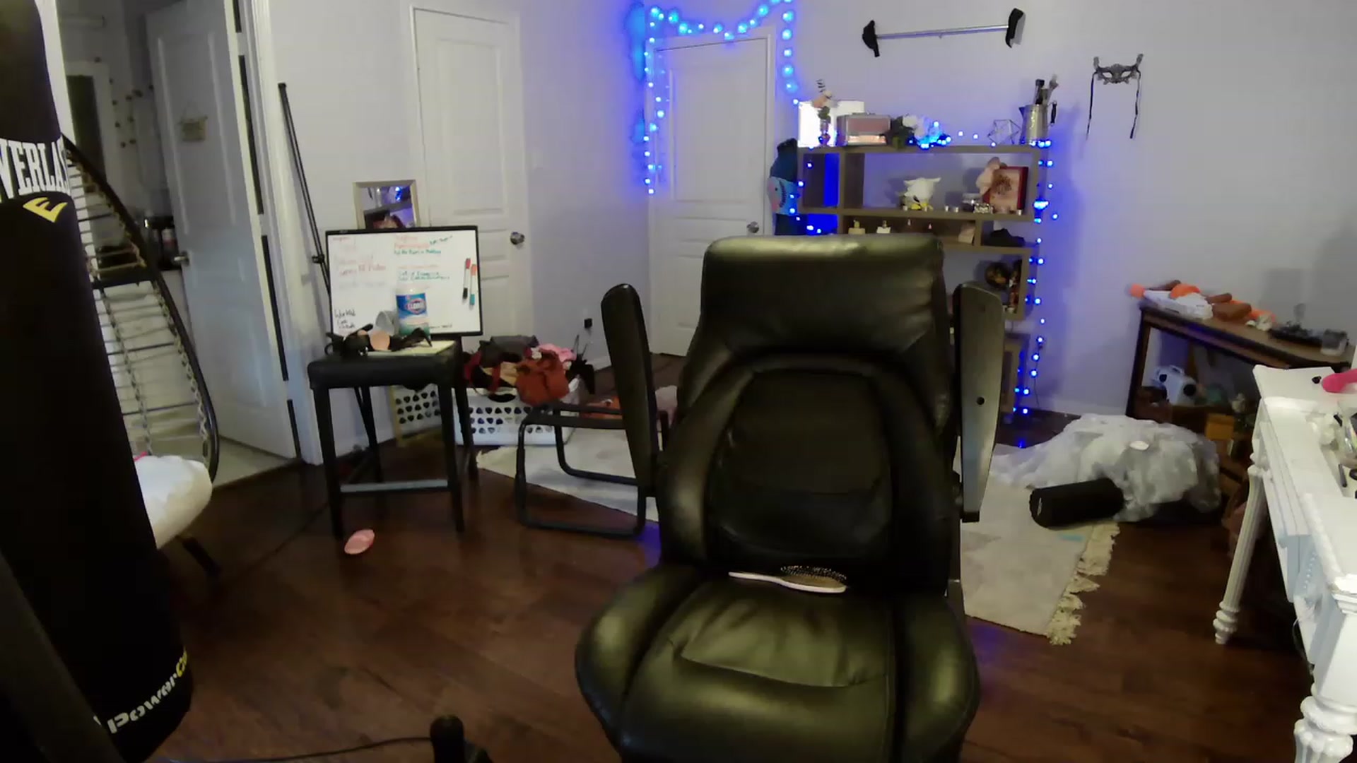Gallery image thumbnail from Bunnydathug's myfreecams stream on, 05/13/2023, 15:27 image 1 of 20
