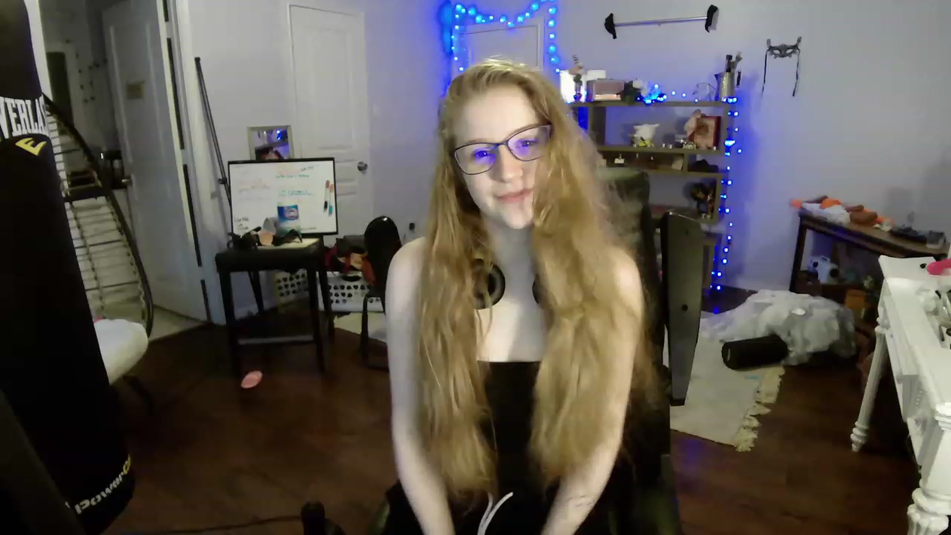 Gallery image thumbnail from Bunnydathug's myfreecams stream on, 05/13/2023, 15:27 image 4 of 20