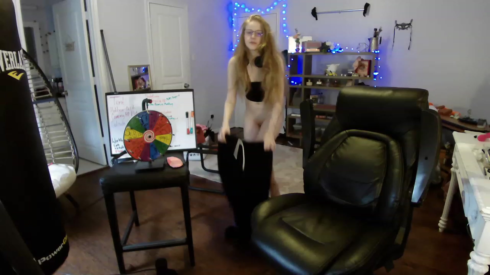 Gallery image thumbnail from Bunnydathug's myfreecams stream on, 05/13/2023, 15:27 image 10 of 20