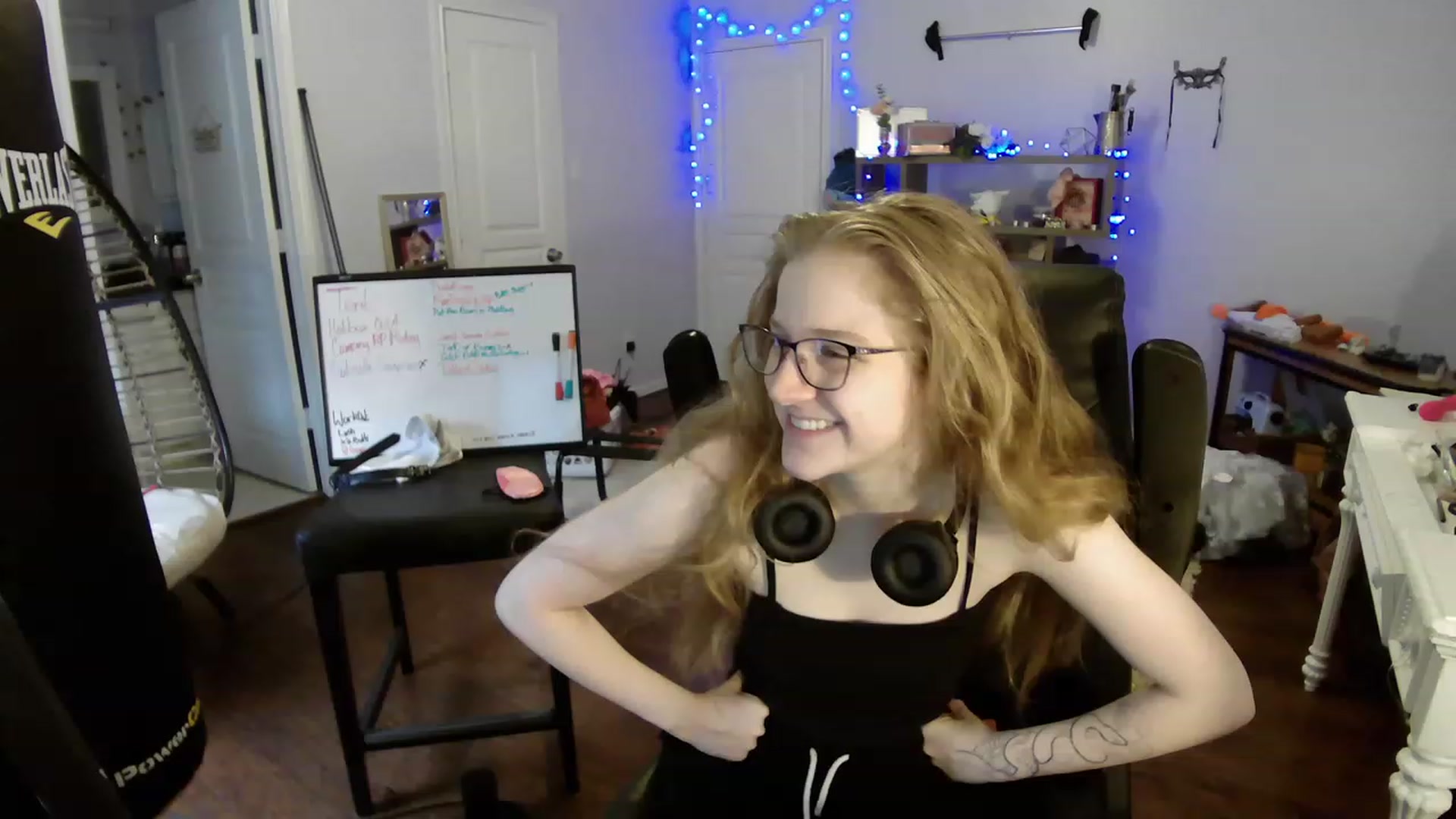 Gallery image thumbnail from Bunnydathug's myfreecams stream on, 05/13/2023, 15:27 image 7 of 20