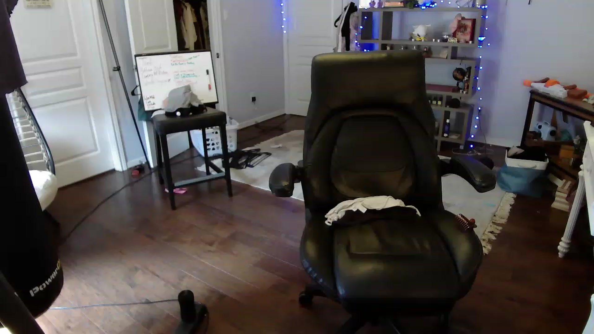 Gallery image thumbnail from Bunnydathug's myfreecams stream on, 05/17/2023, 17:46 image 4 of 20