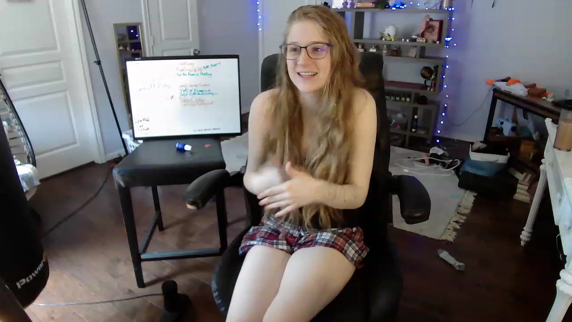 Gallery image thumbnail from Bunnydathug's myfreecams stream on, 05/18/2023, 16:22 image 8 of 20