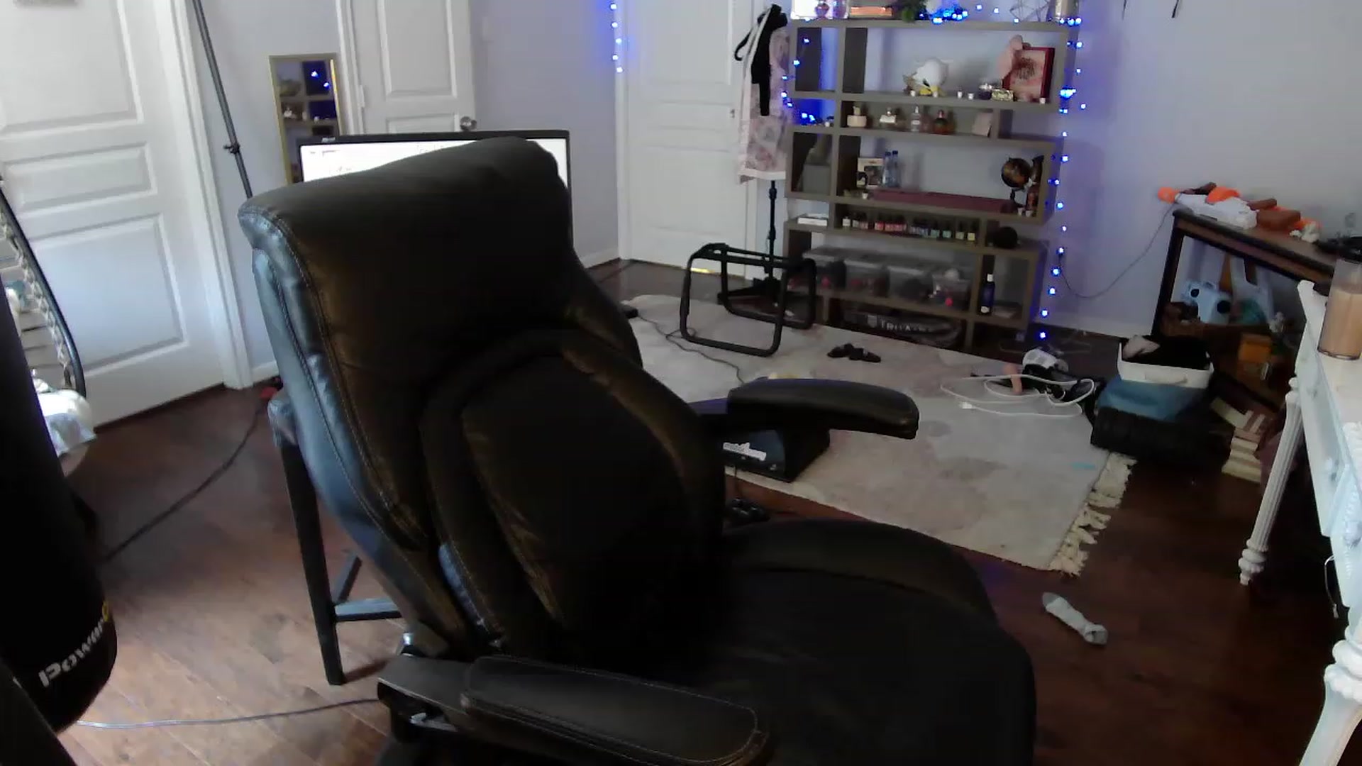 Gallery image thumbnail from Bunnydathug's myfreecams stream on, 05/18/2023, 16:22 image 16 of 20