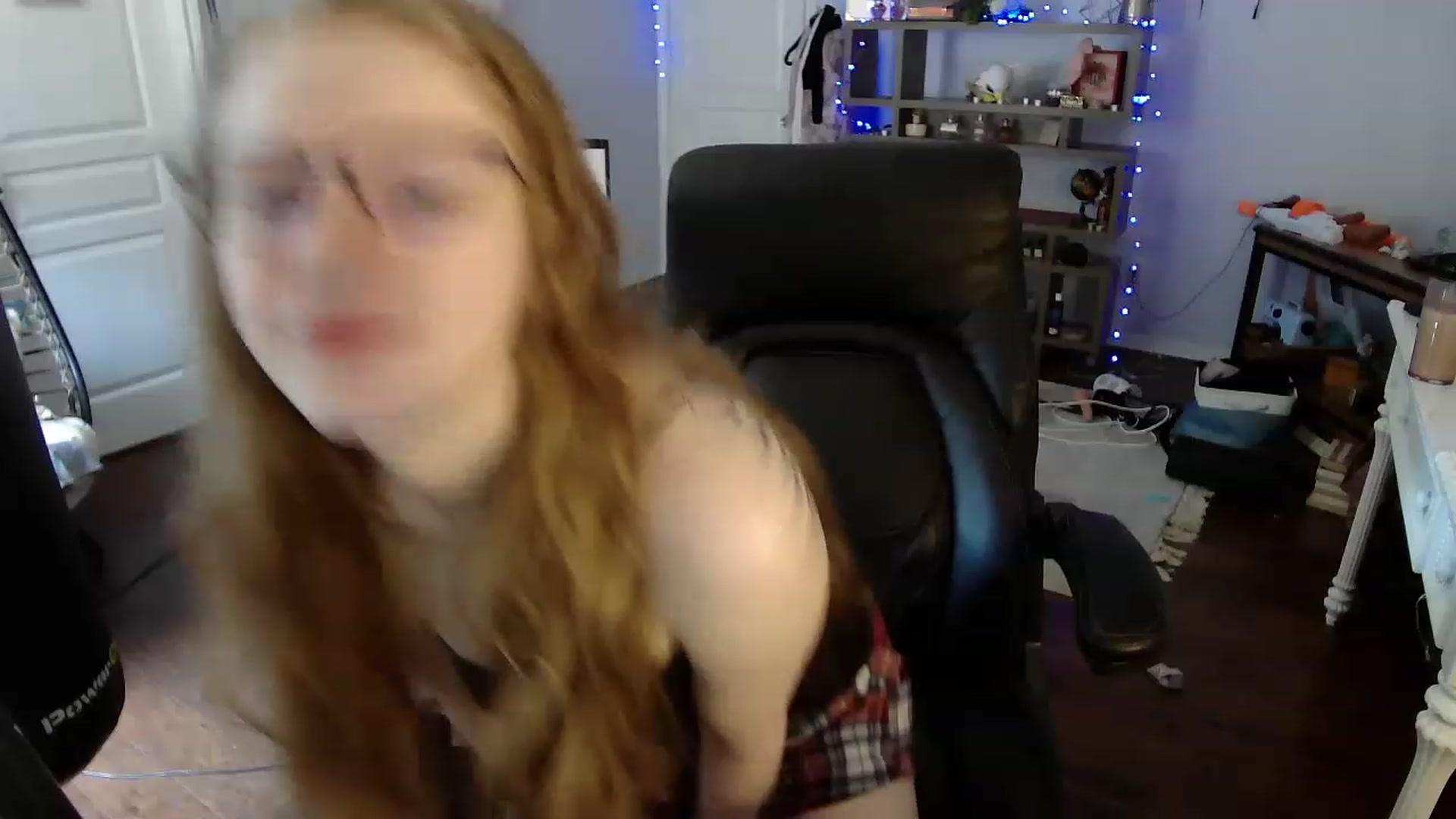 Gallery image thumbnail from Bunnydathug's myfreecams stream on, 05/18/2023, 16:22 image 14 of 20