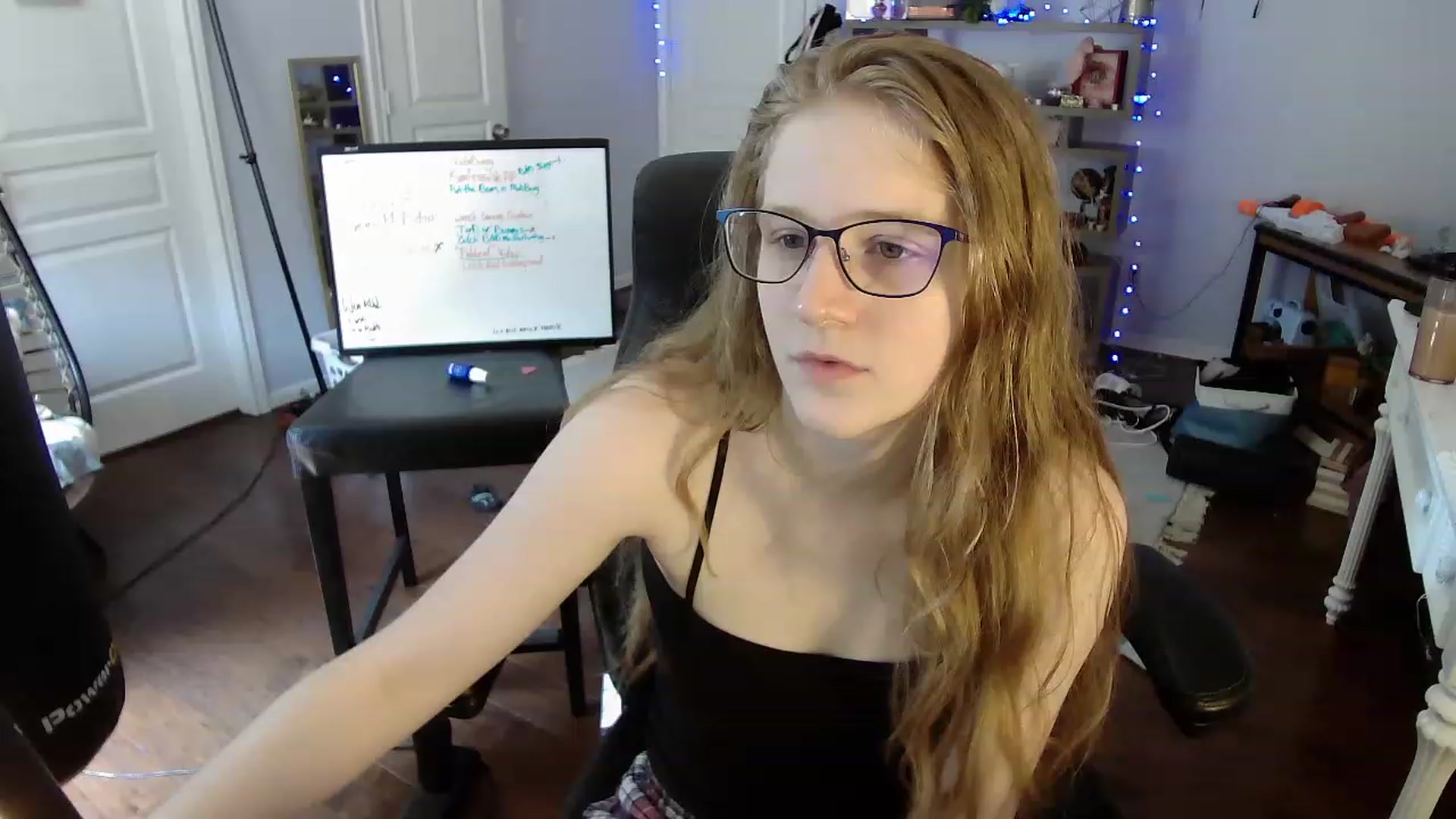 Gallery image thumbnail from Bunnydathug's myfreecams stream on, 05/18/2023, 16:22 image 7 of 20