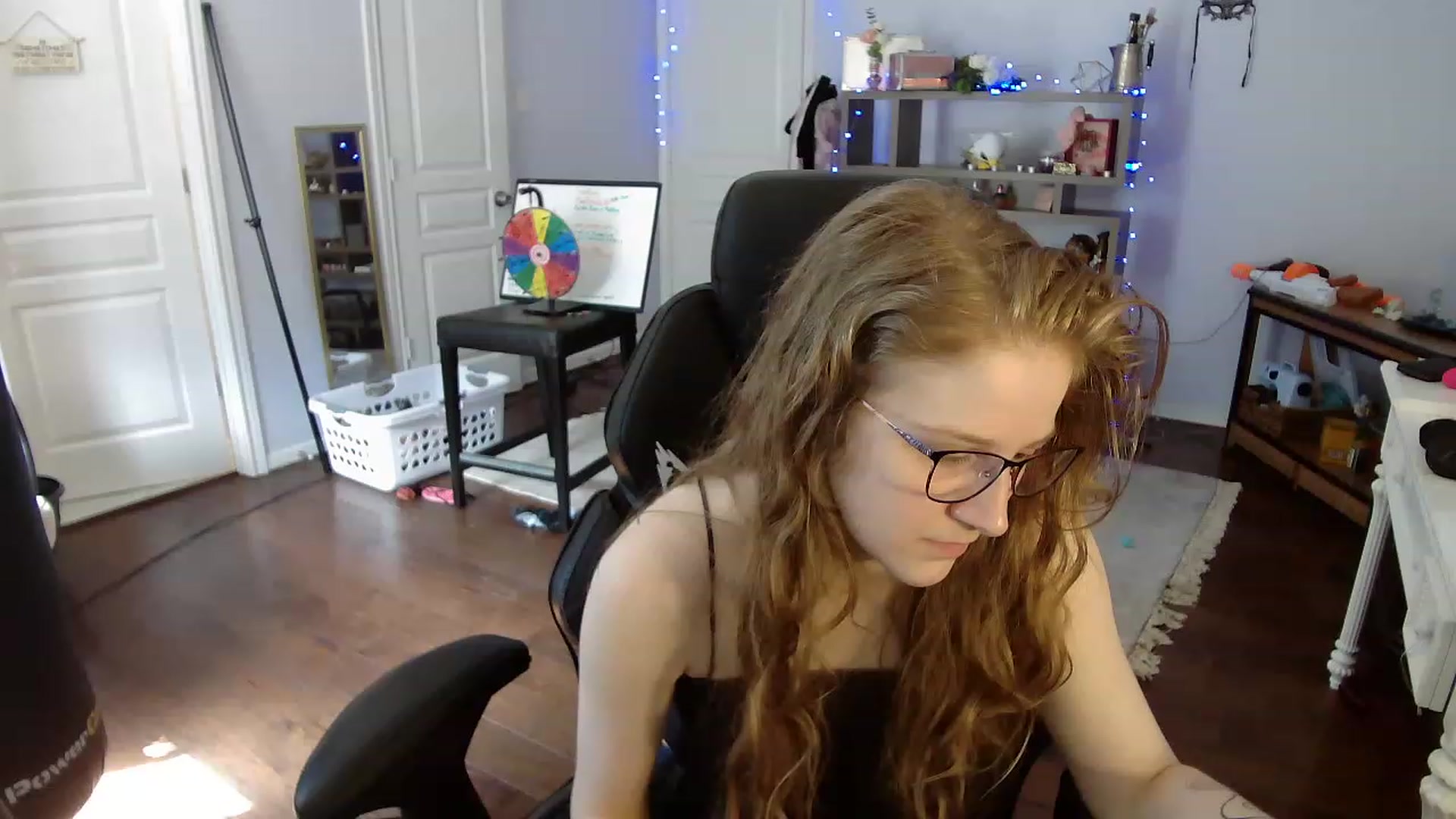 Gallery image thumbnail from Bunnydathug's myfreecams stream on, 05/19/2023, 16:57 image 6 of 20