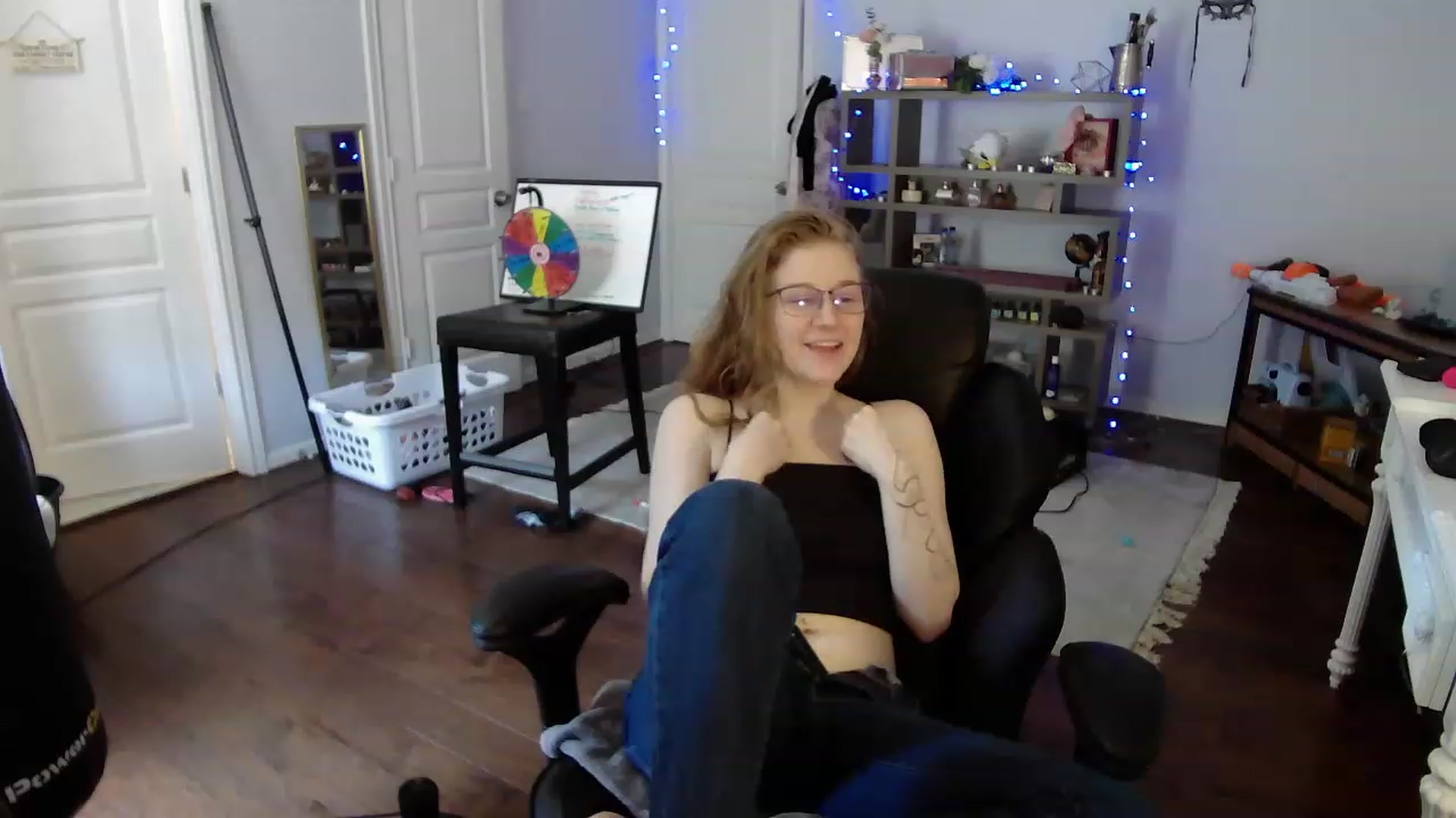 Gallery image thumbnail from Bunnydathug's myfreecams stream on, 05/19/2023, 16:57 image 14 of 20