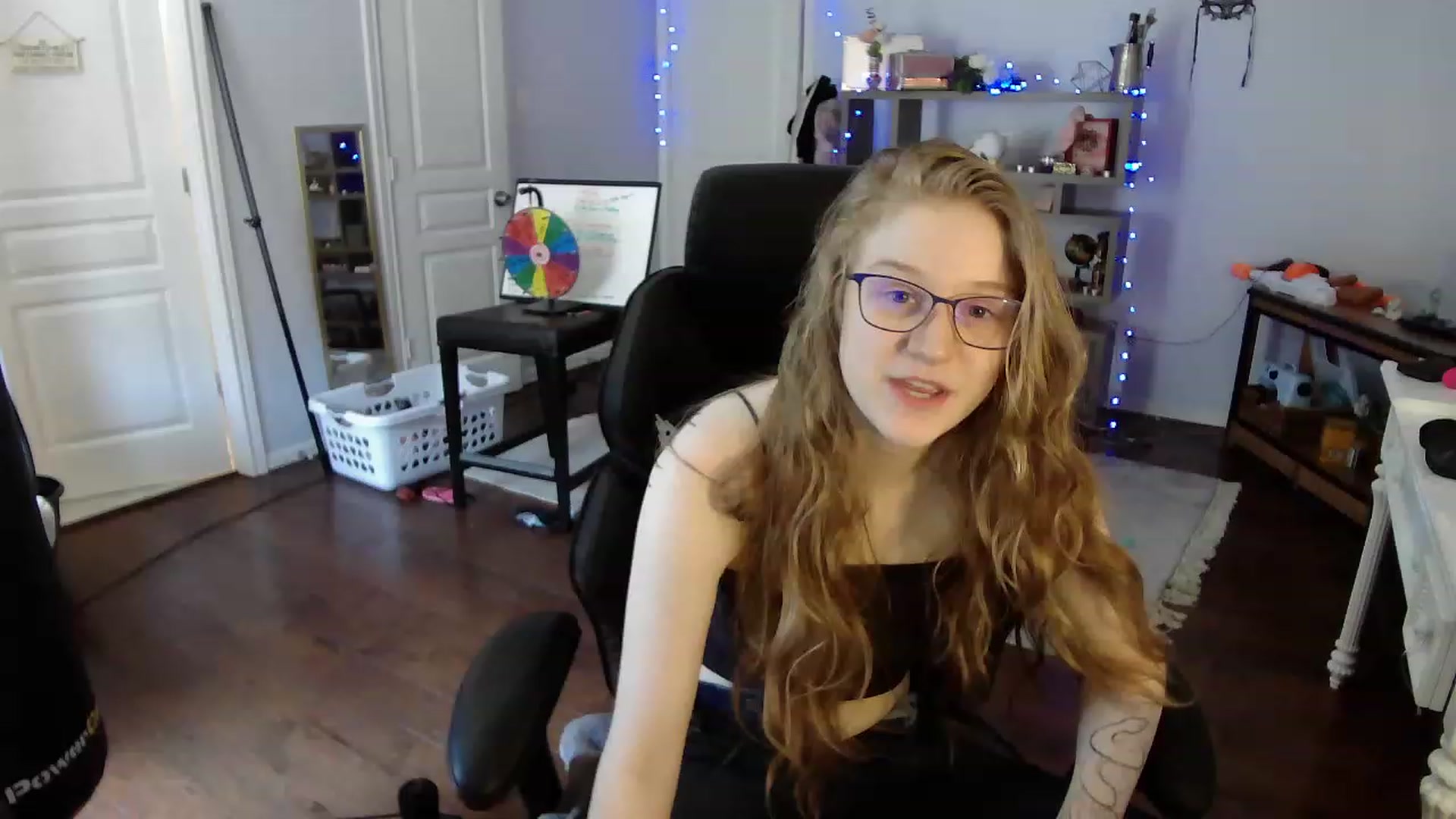 Gallery image thumbnail from Bunnydathug's myfreecams stream on, 05/19/2023, 16:57 image 13 of 20