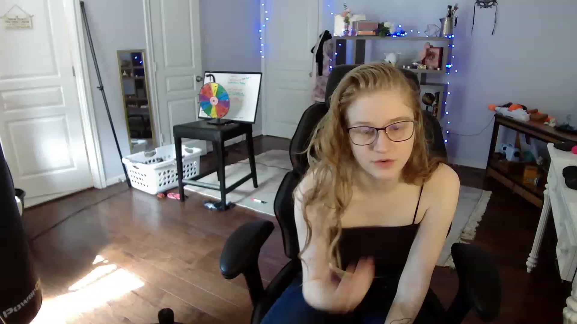 Gallery image thumbnail from Bunnydathug's myfreecams stream on, 05/19/2023, 16:57 image 2 of 20