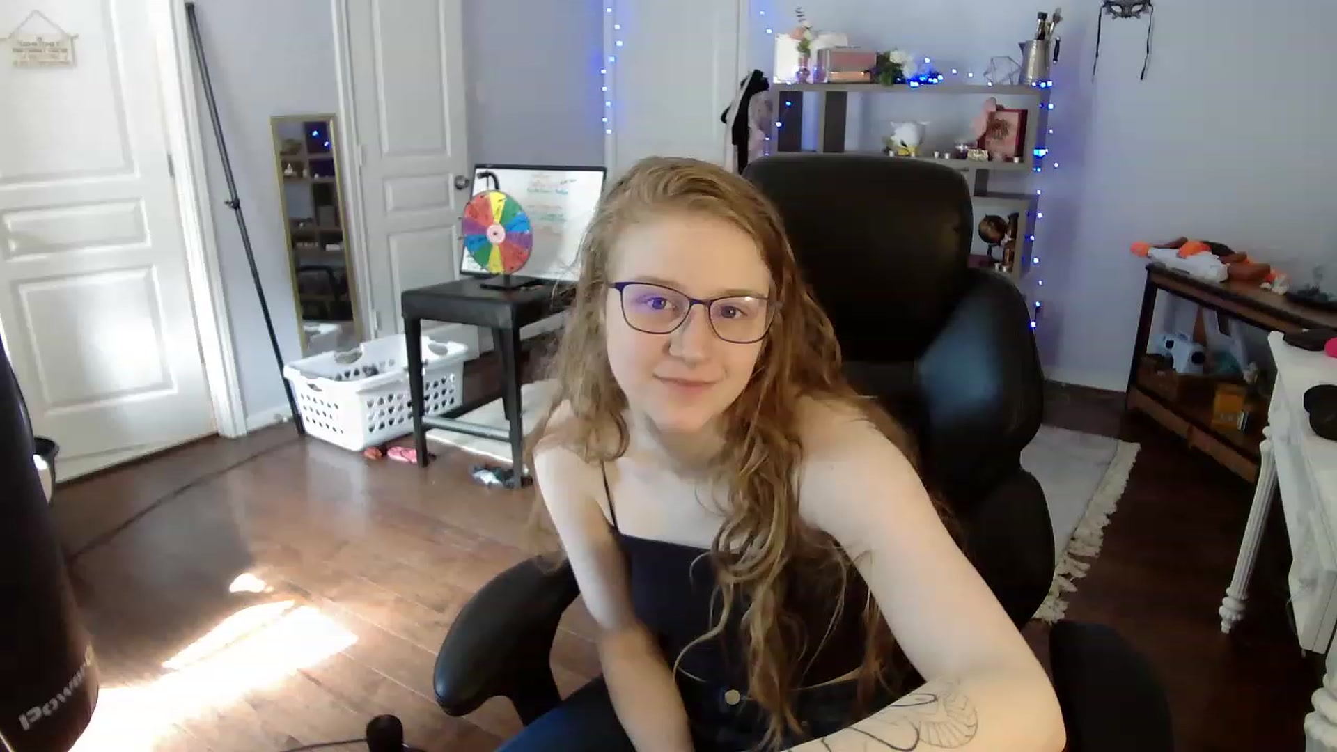 Gallery image thumbnail from Bunnydathug's myfreecams stream on, 05/19/2023, 16:57 image 1 of 20