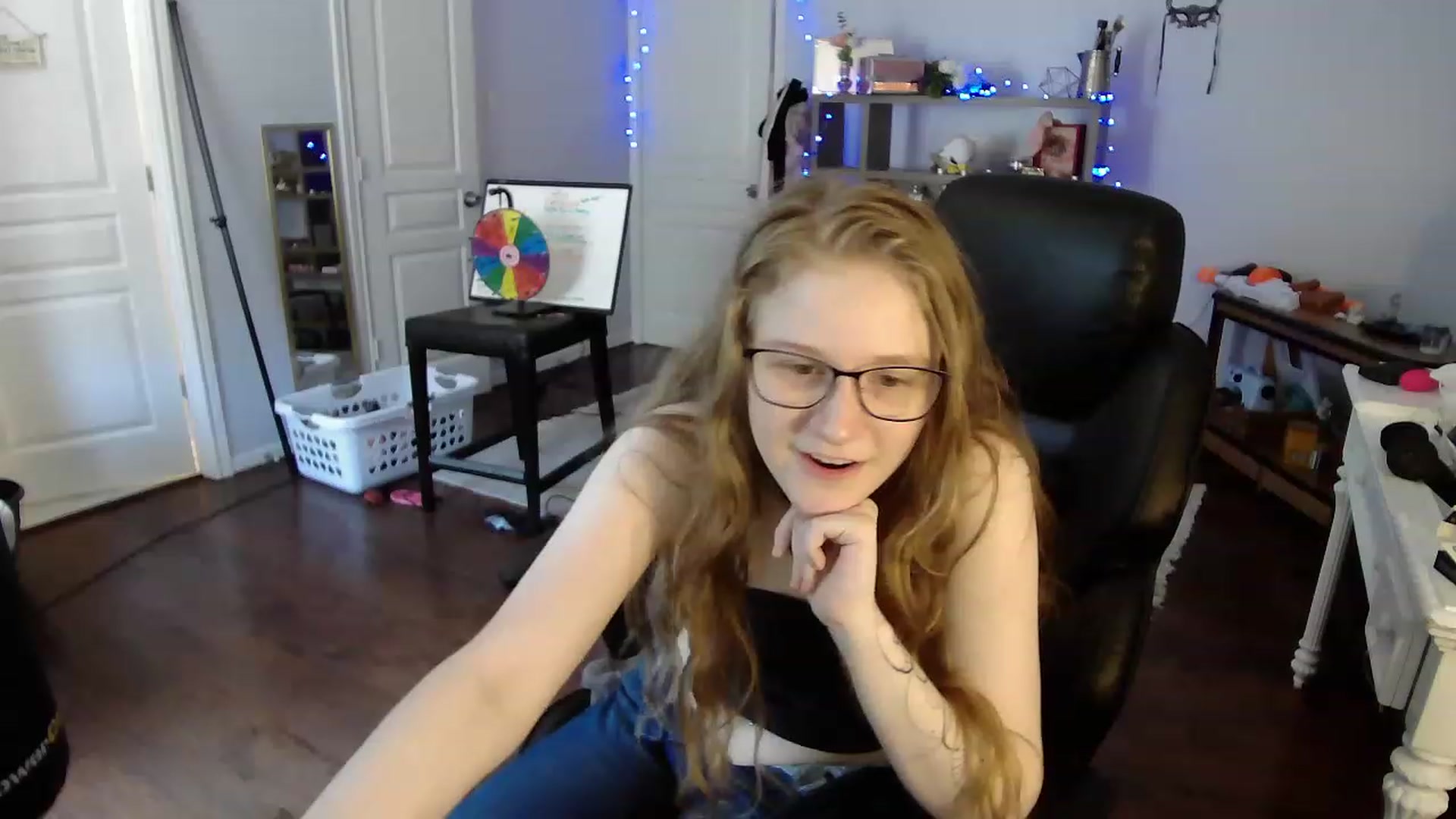 Gallery image thumbnail from Bunnydathug's myfreecams stream on, 05/19/2023, 16:57 image 18 of 20