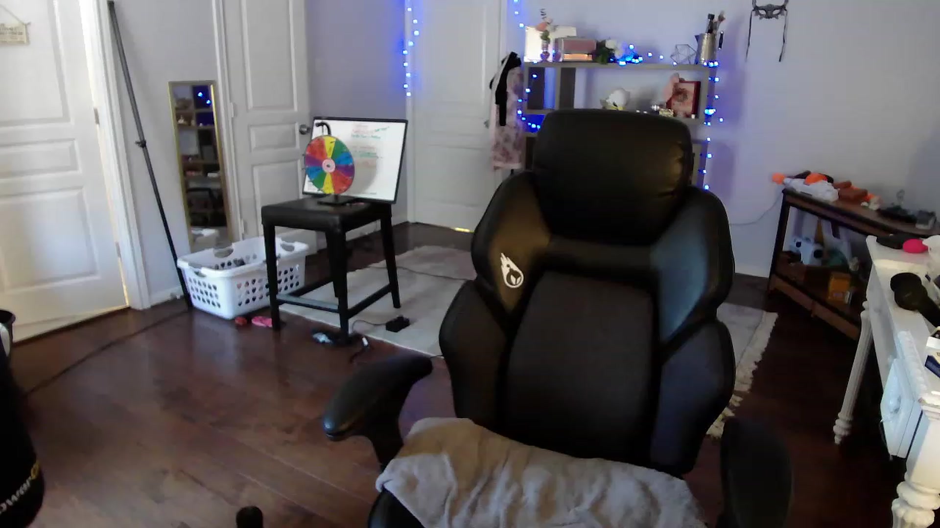 Gallery image thumbnail from Bunnydathug's myfreecams stream on, 05/19/2023, 17:21 image 3 of 20