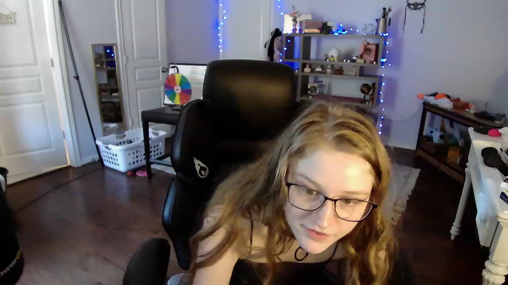 Gallery image thumbnail from Bunnydathug's myfreecams stream on, 05/19/2023, 17:21 image 14 of 20